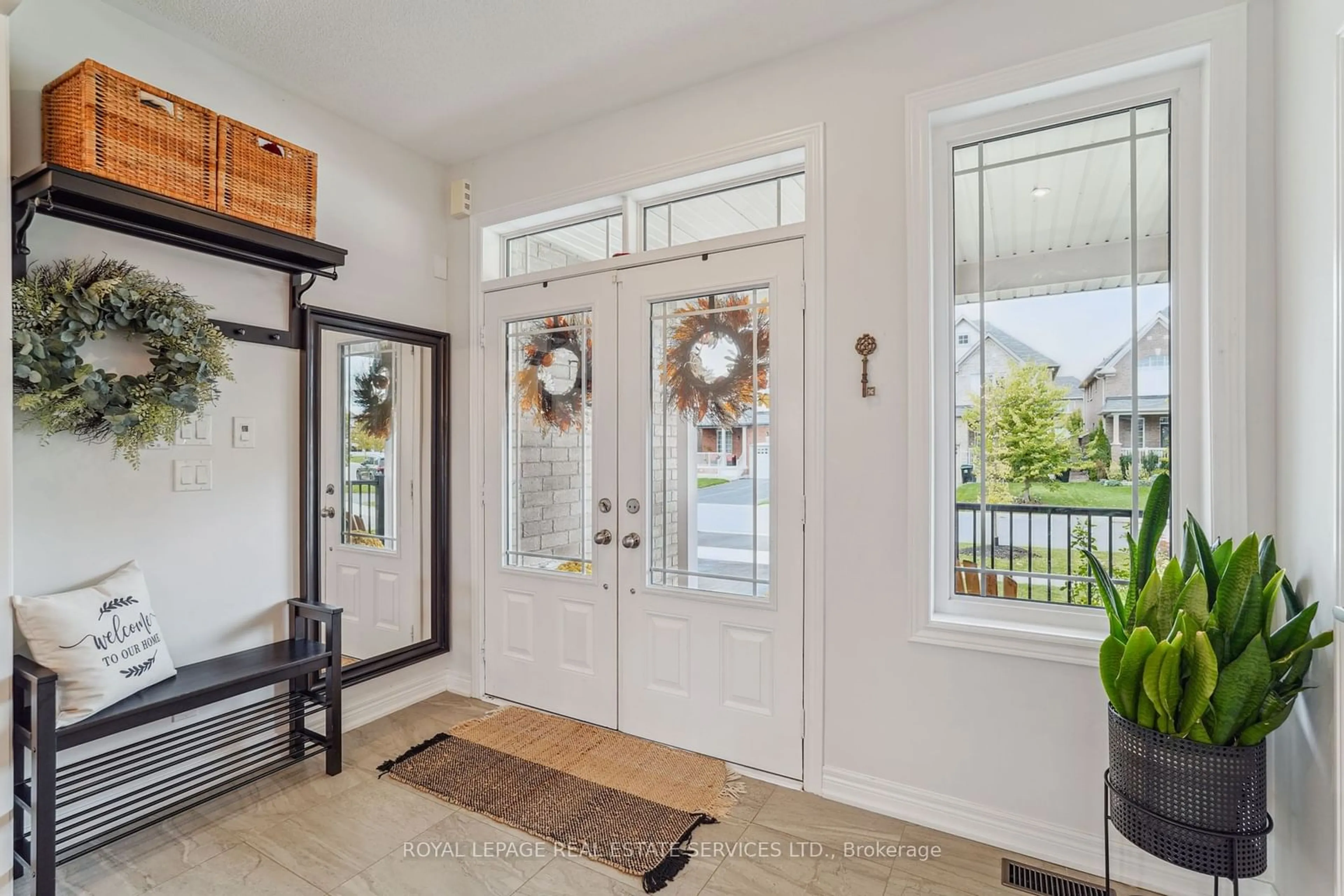 Indoor entryway, wood floors for 21 Mckay Ave, New Tecumseth Ontario L0G 1W0