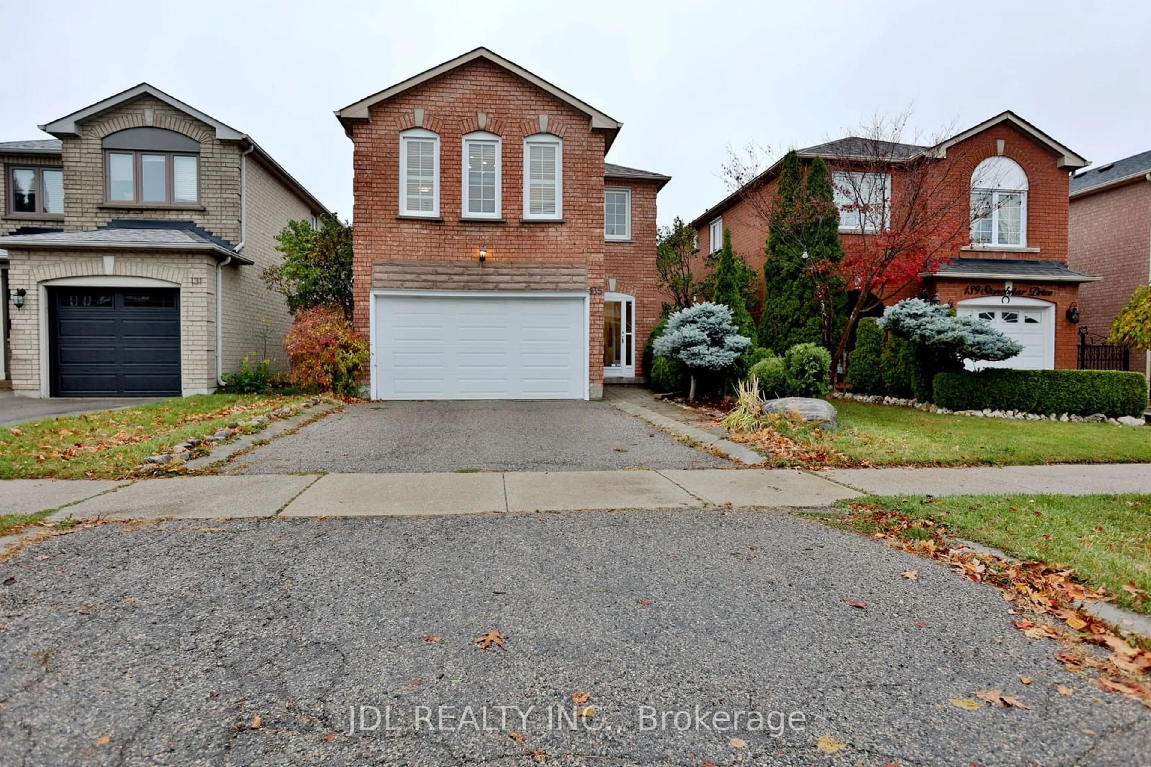 Frontside or backside of a home, the street view for 135 Stonebriar Dr, Vaughan Ontario L6A 2N1