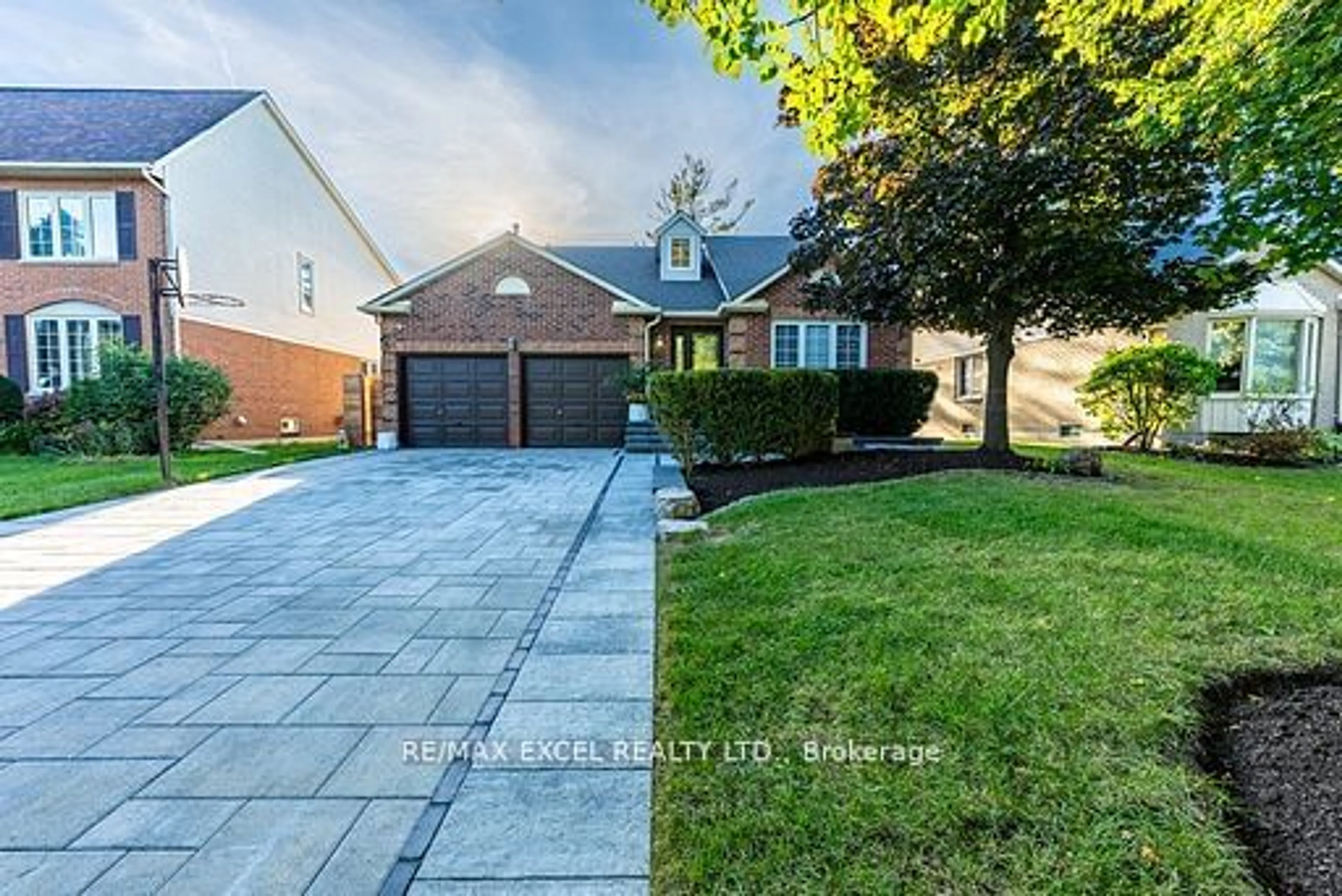 Home with brick exterior material for 412 Mathews Crt, Newmarket Ontario L3X 1C7