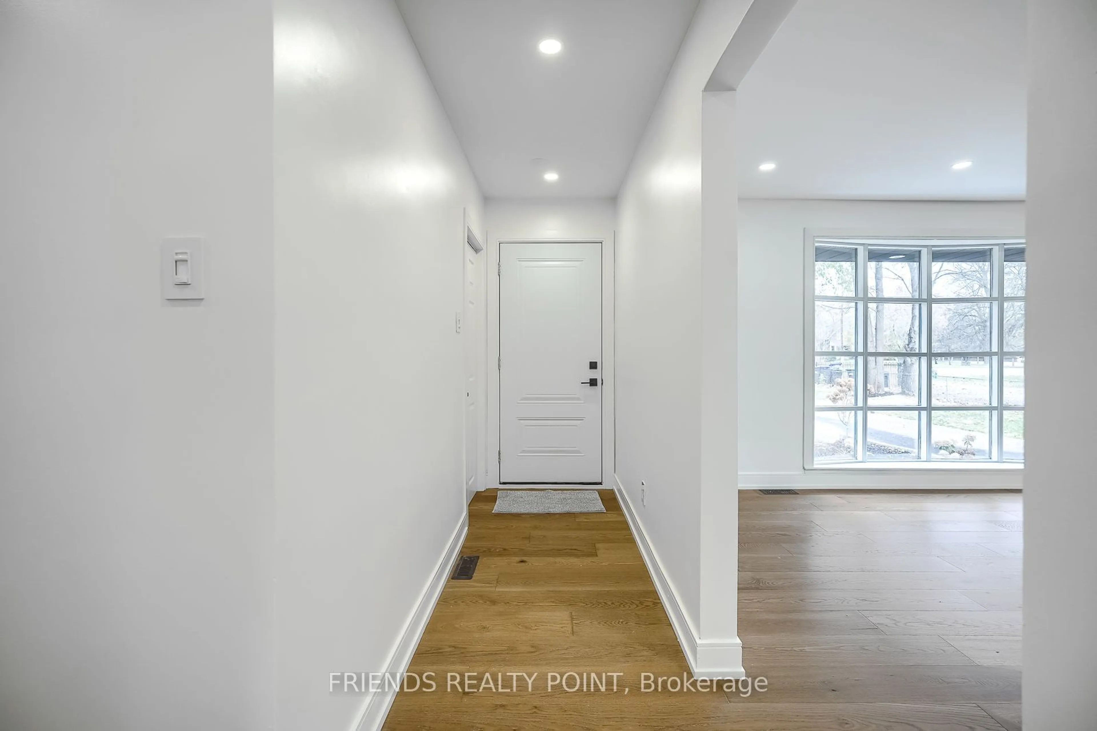 Indoor entryway, wood floors for 349 Victoria St, New Tecumseth Ontario L9R 1J7