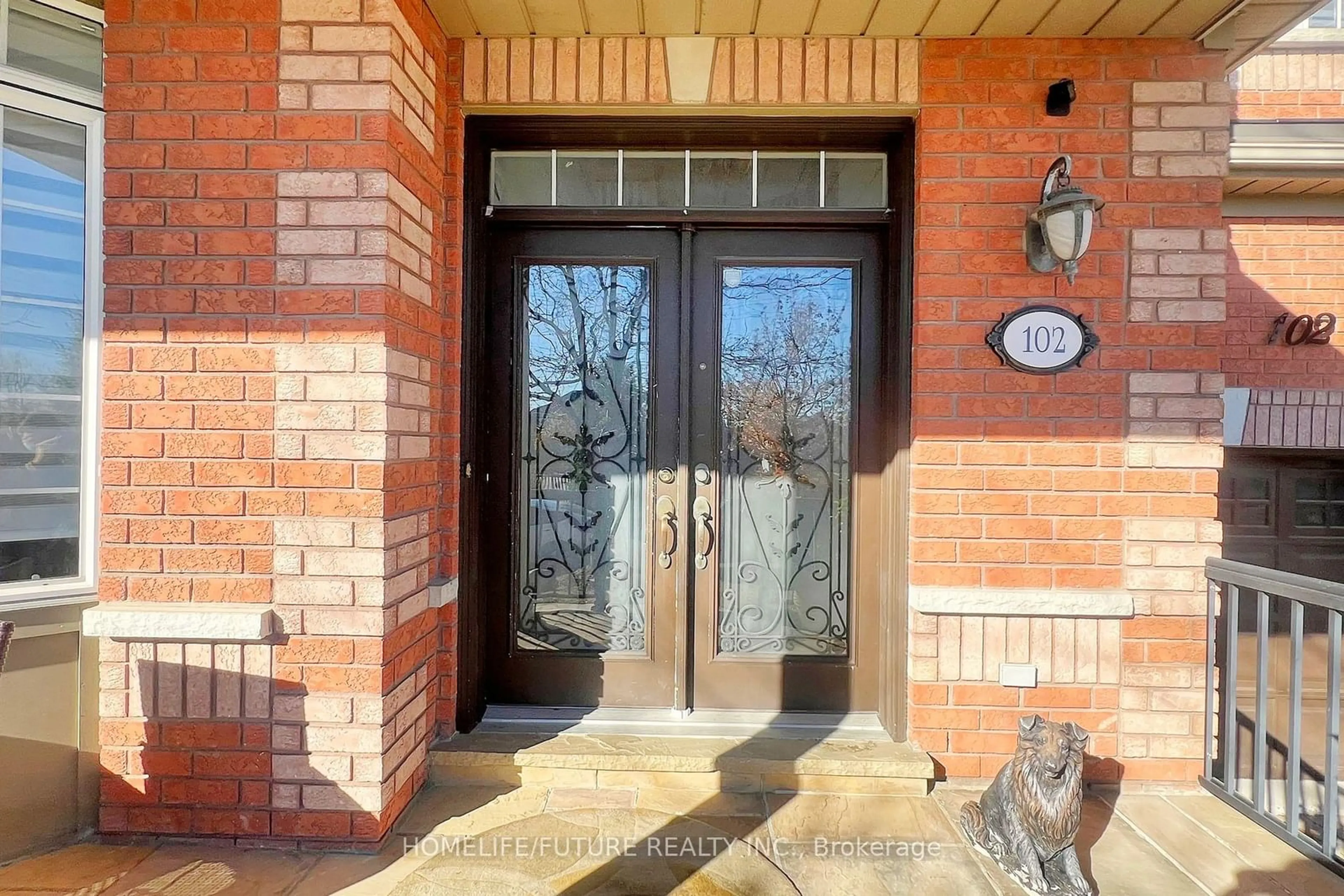 Indoor entryway, wood floors for 102 Saint Nicholas Cres, Vaughan Ontario L4H 3E6