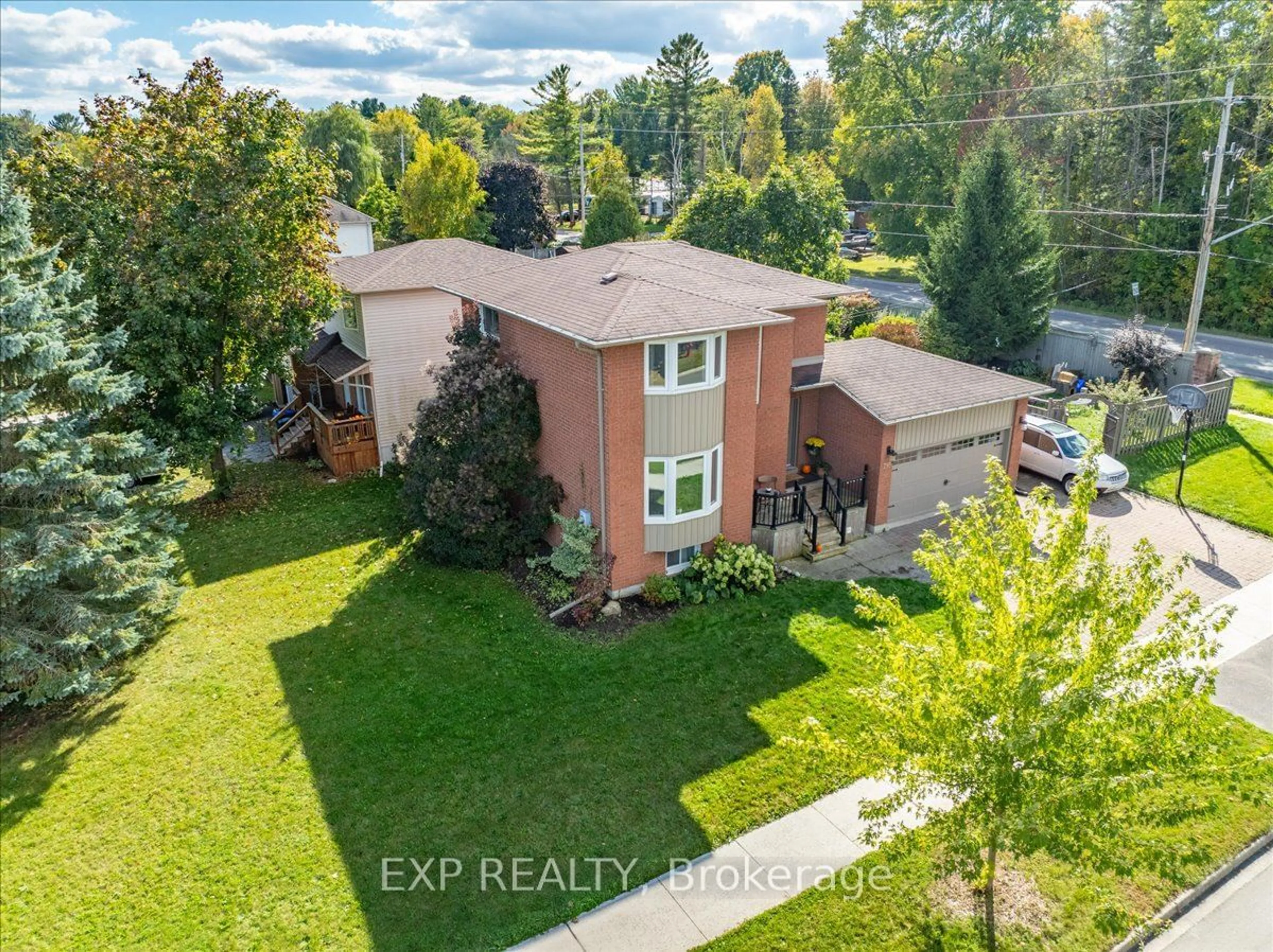 Frontside or backside of a home, the street view for 795 Rose Lane, Innisfil Ontario L9S 2H3