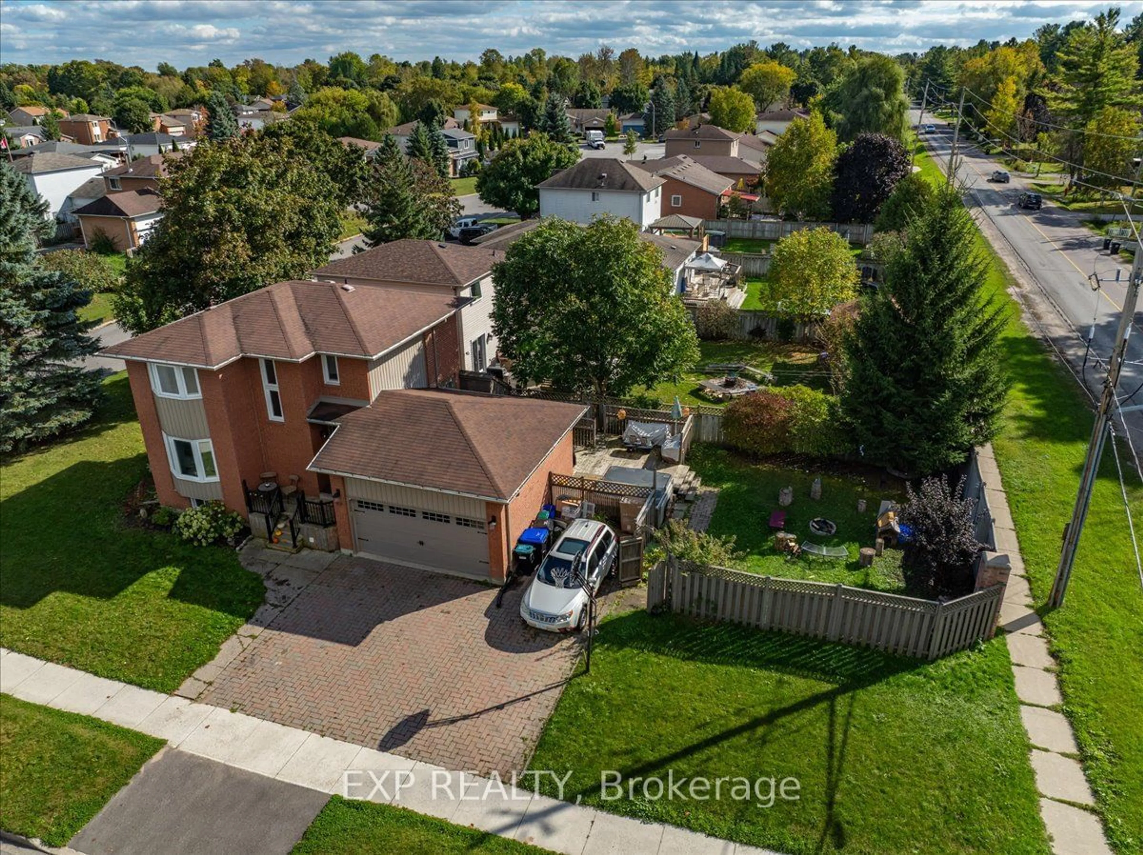 Frontside or backside of a home, the street view for 795 Rose Lane, Innisfil Ontario L9S 2H3