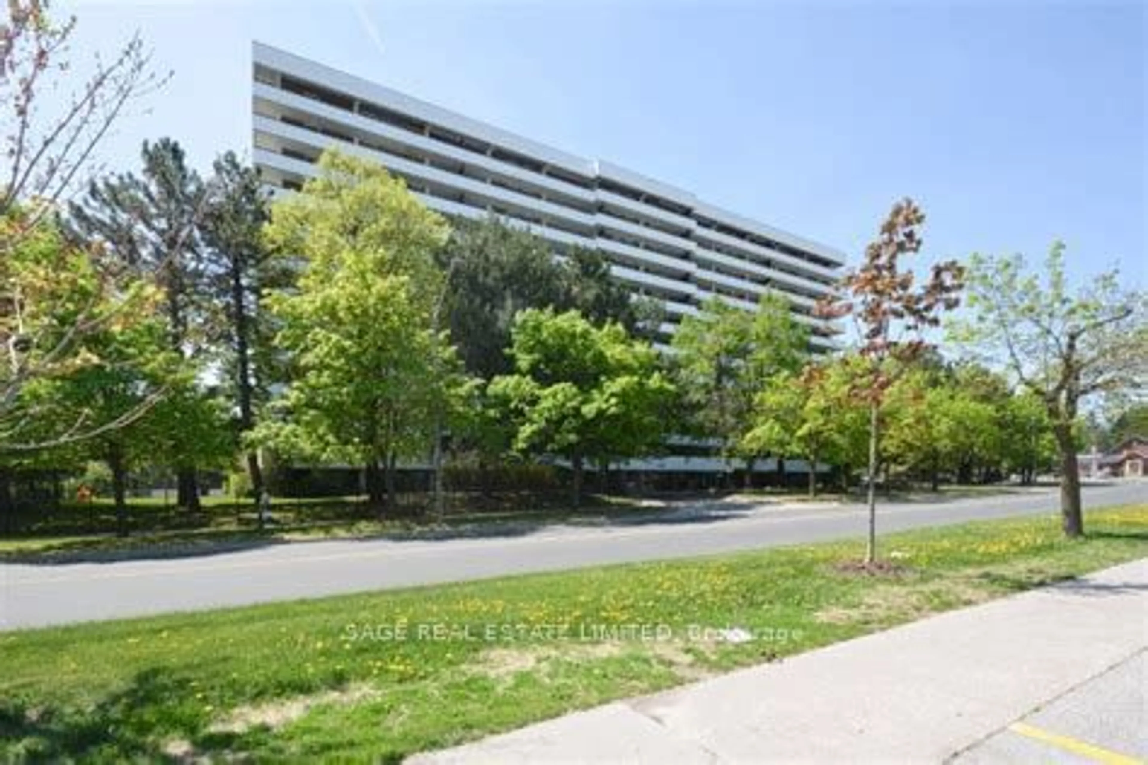 A pic from exterior of the house or condo, the front or back of building for 1 Royal Orchard Blvd #1006, Markham Ontario L3T 3C2