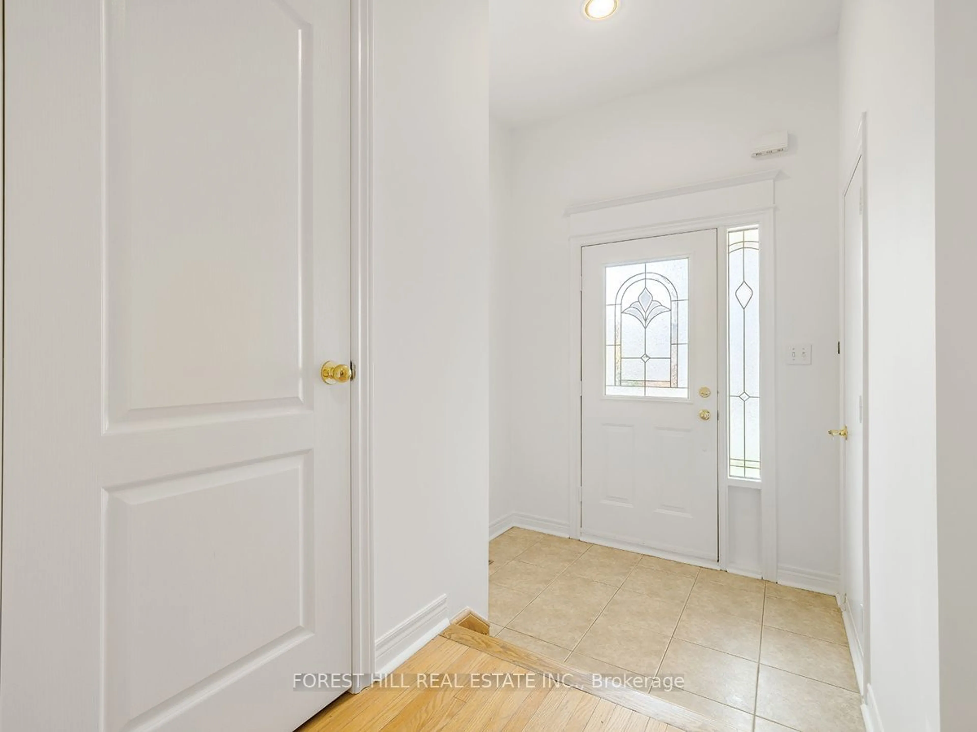 Indoor entryway, not visible floor for 255 Shaftsbury Ave #39, Richmond Hill Ontario L4C 0L9