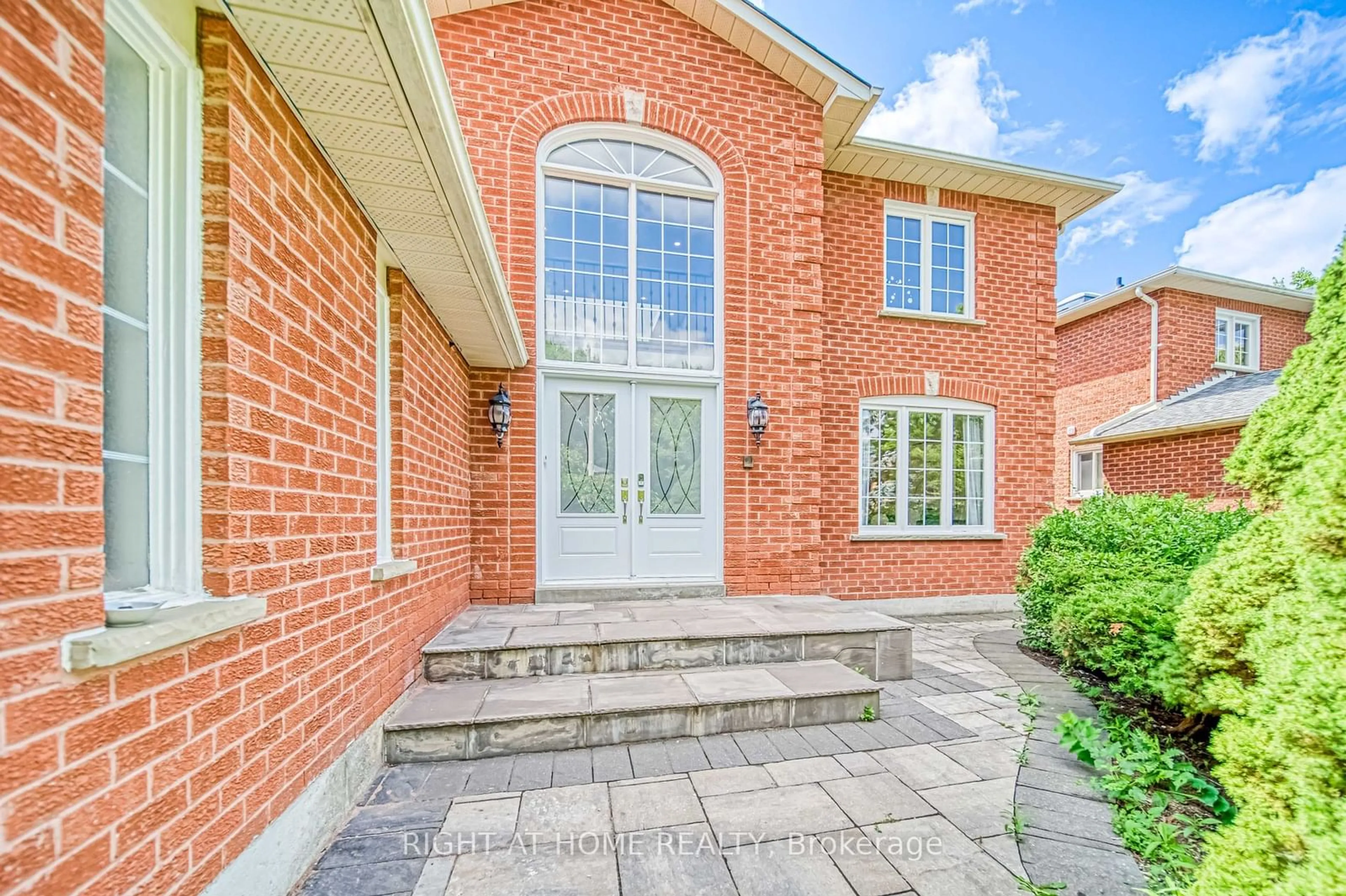 Home with brick exterior material for 25 Trinity Cres, Richmond Hill Ontario L4B 2S4