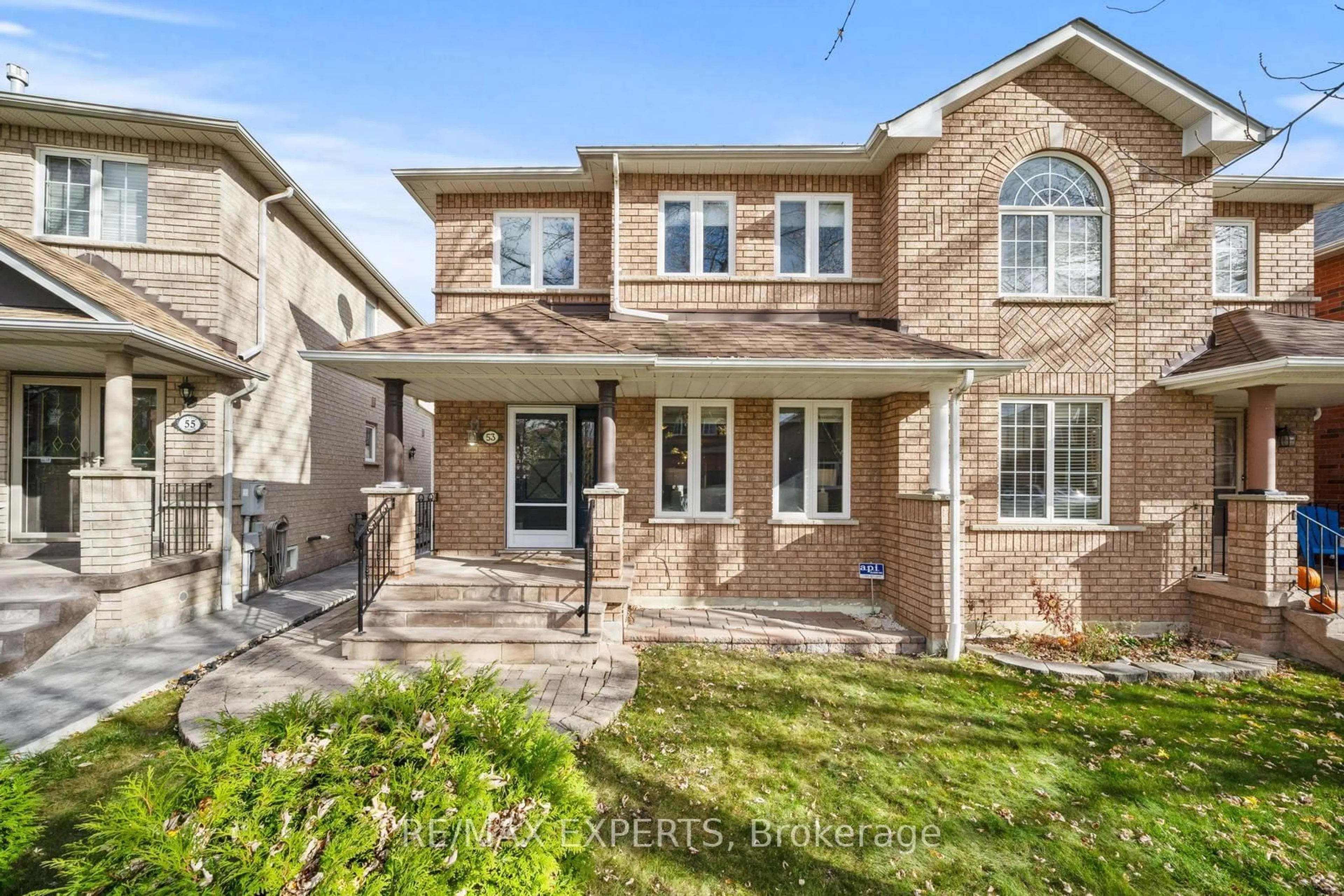 Home with brick exterior material for 53 La Neve Ave, Vaughan Ontario L4H 1X8