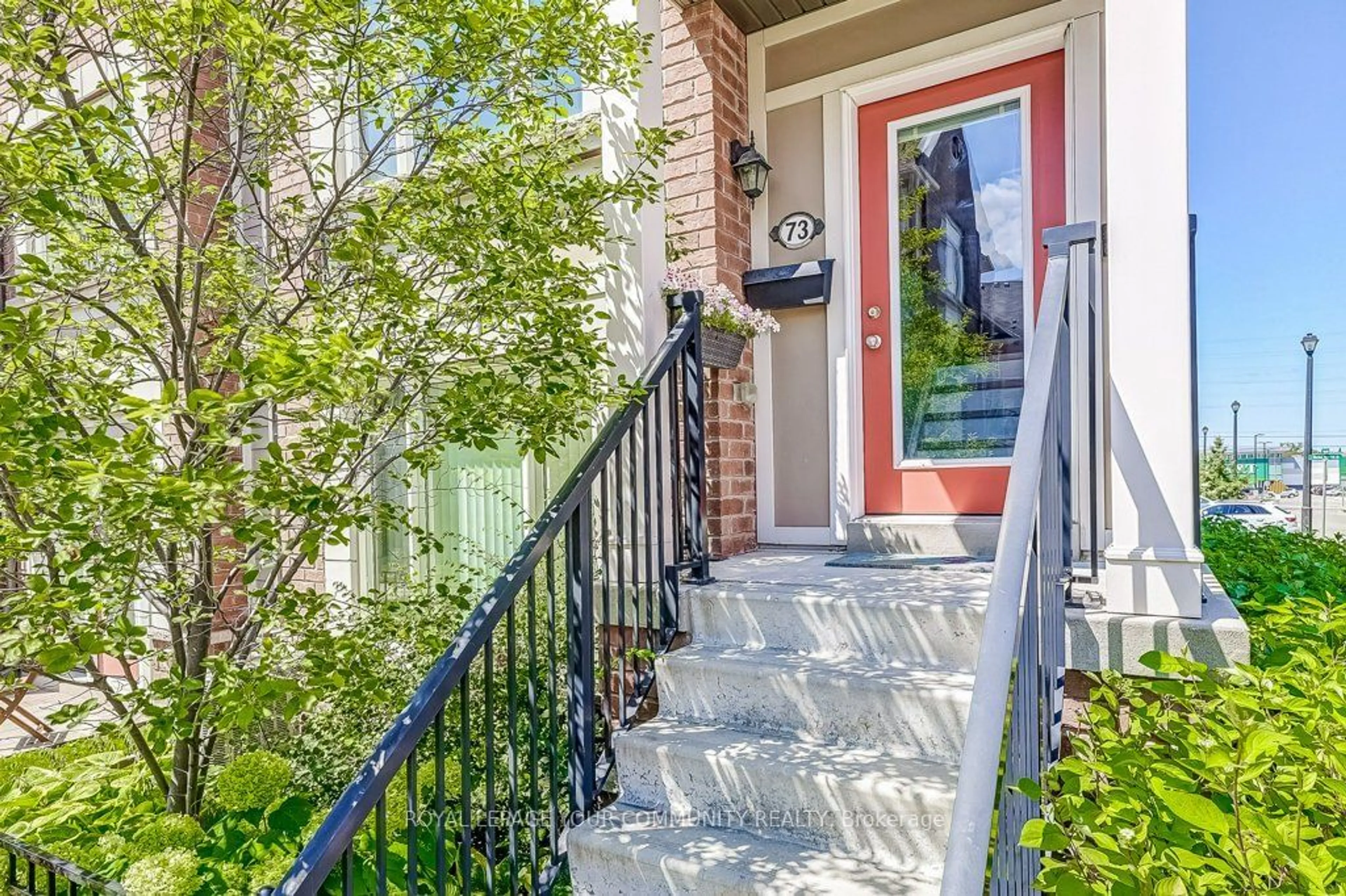 Indoor entryway, wood floors for 73 Burton Howard Dr, Aurora Ontario L4G 0S3