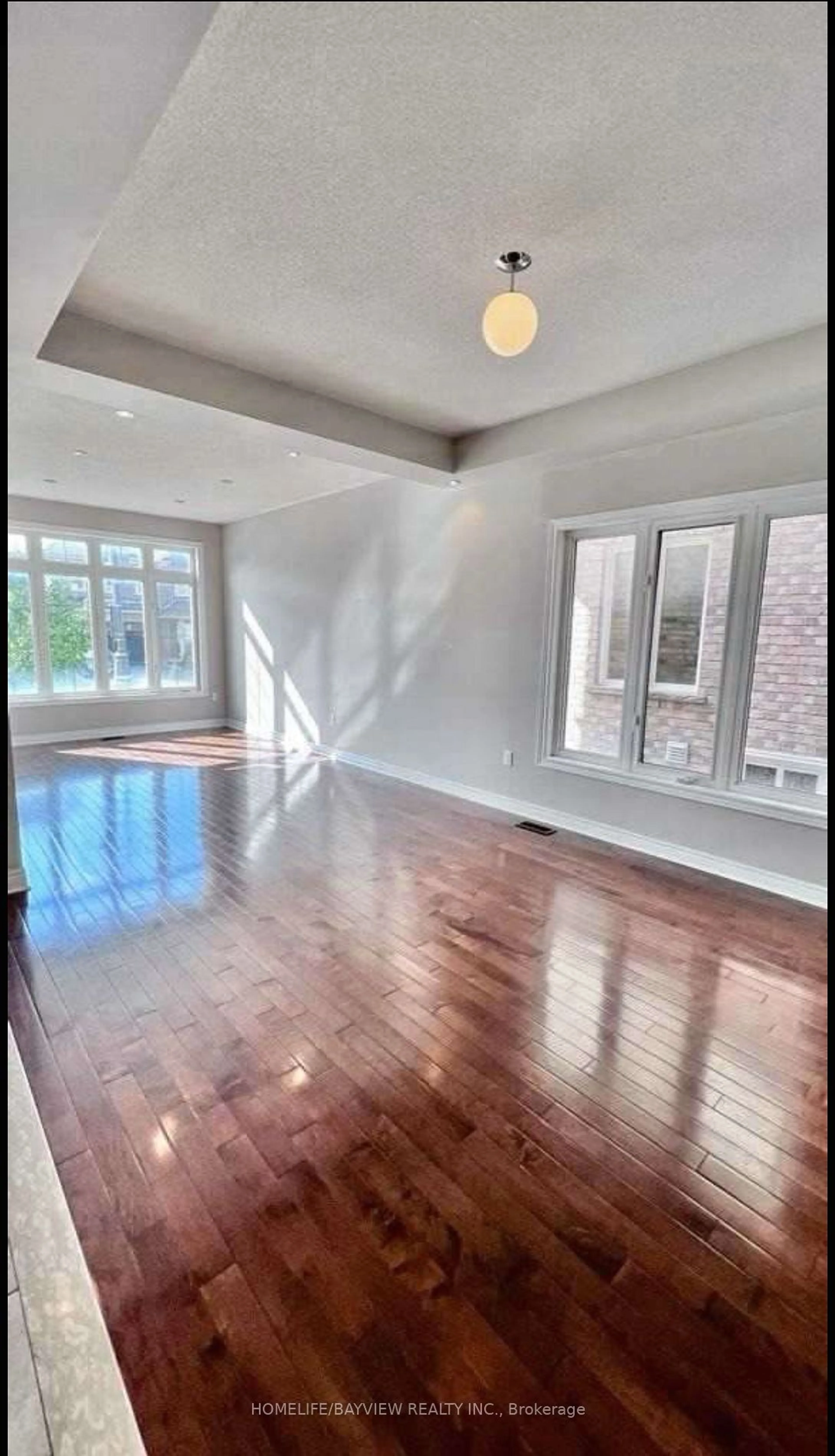 A pic of a room, wood floors for 422 Kwapis Blvd, Newmarket Ontario L3X 3H4