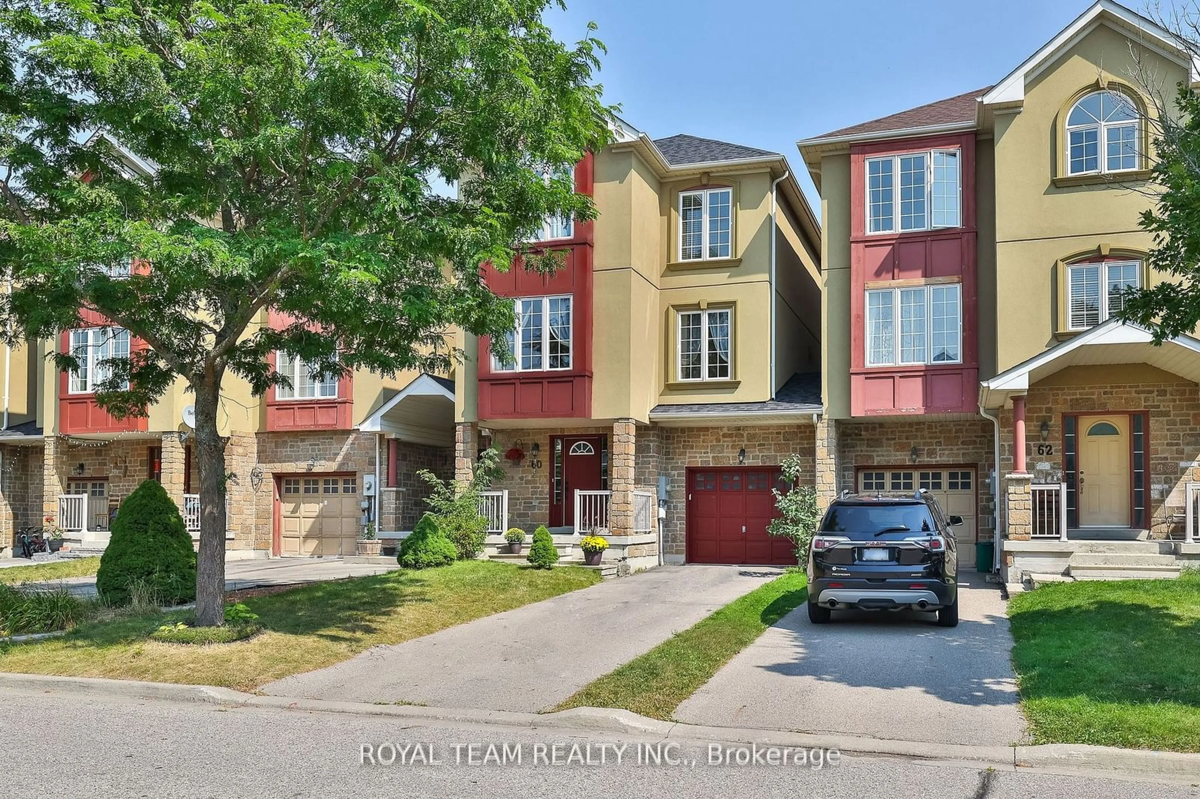 A pic from exterior of the house or condo, the street view for 60 Matthew Boyd Cres, Newmarket Ontario L3X 3C3