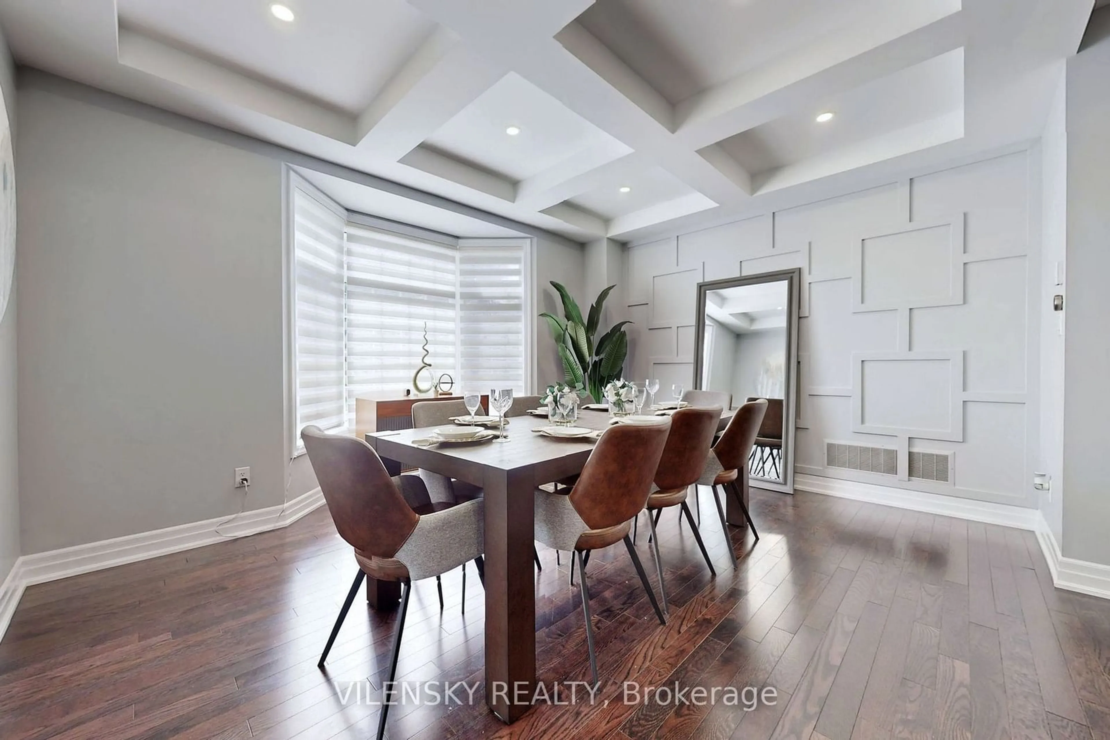 Dining room, wood floors for 18 Stan Roots St, King Ontario L7B 0C4