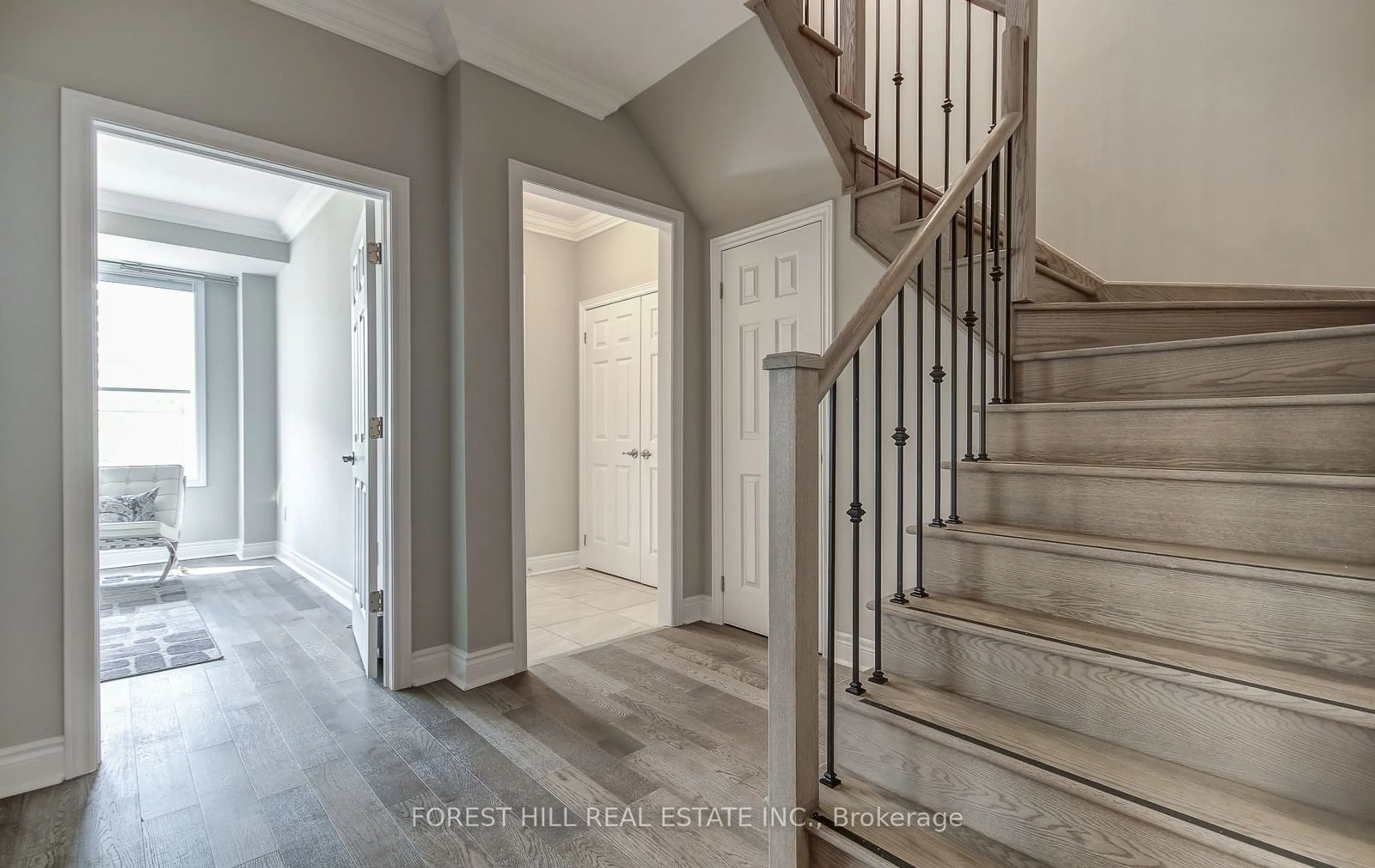 Indoor entryway, wood floors for 17 Adaskin Ave, Vaughan Ontario L6A 4Z8