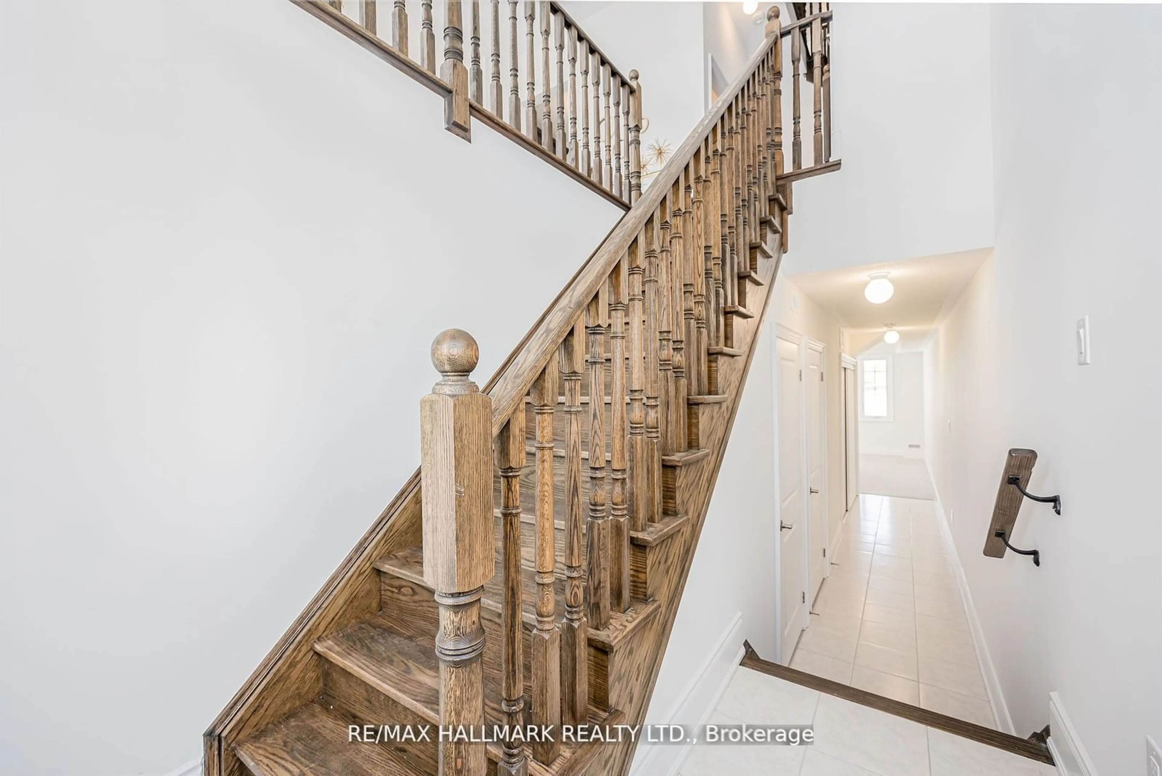 Stairs for 307 Swan Park Rd, Markham Ontario L6E 0H3