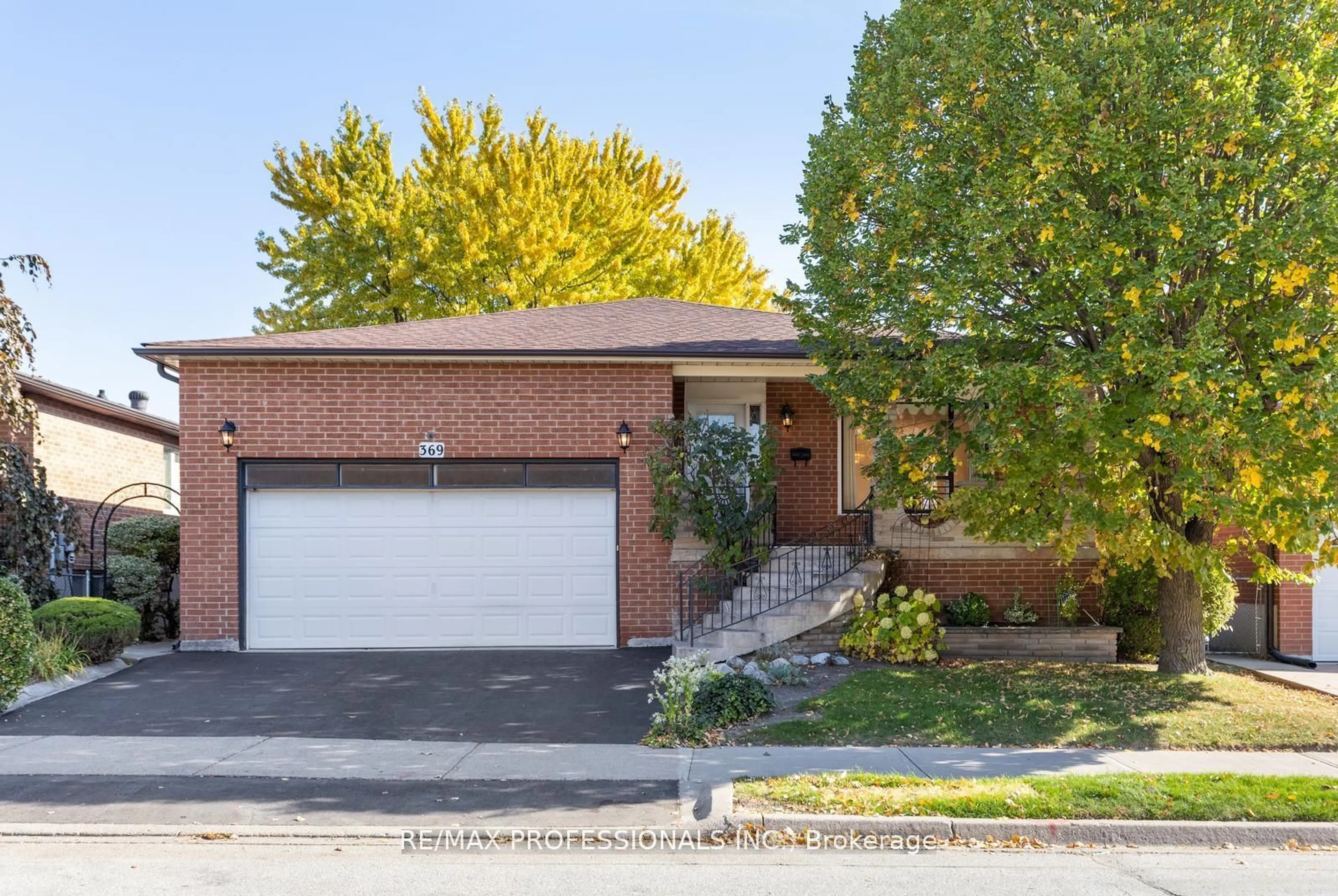 Home with brick exterior material for 369 Airdrie Dr, Vaughan Ontario L4L 1E2