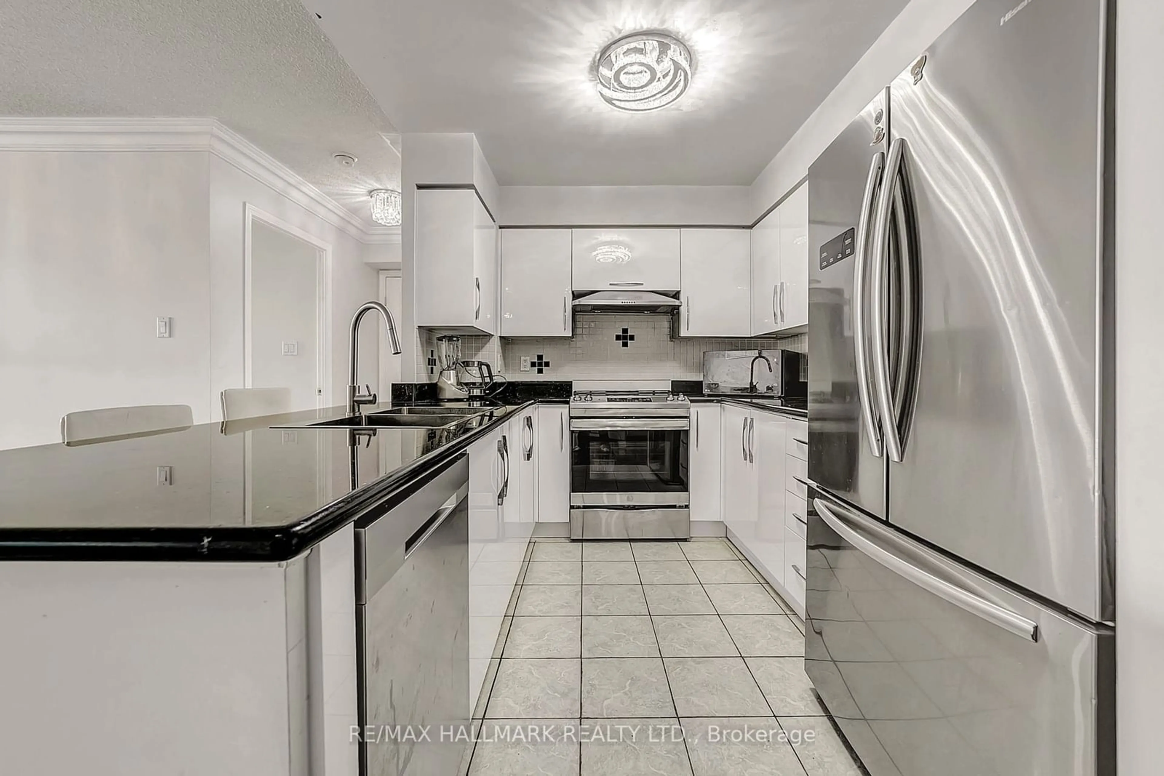 Kitchen, wood floors, cottage for 29 Northern Hts Dr #615, Richmond Hill Ontario L4B 4L8