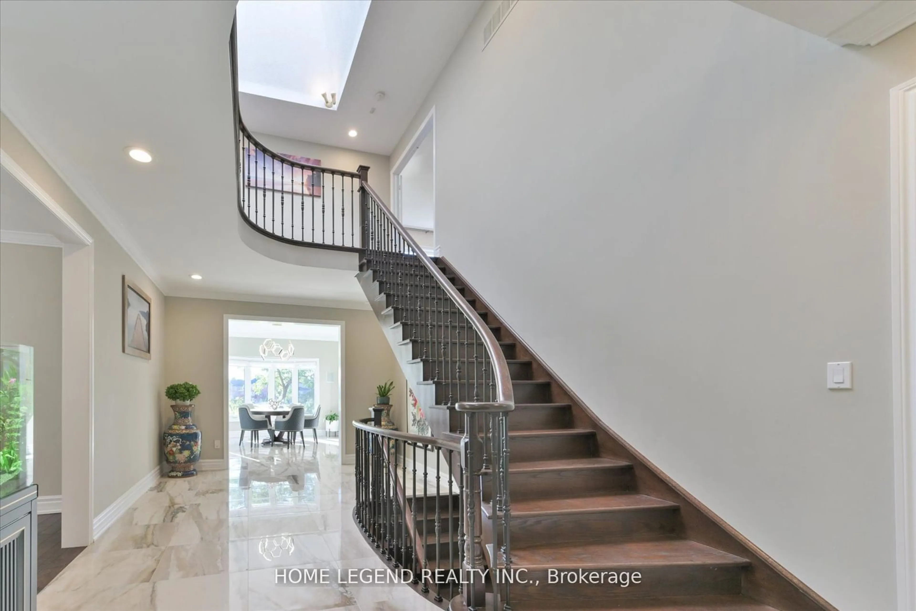 Indoor foyer, wood floors for 25 Vandermeer Dr, Markham Ontario L6C 2L2