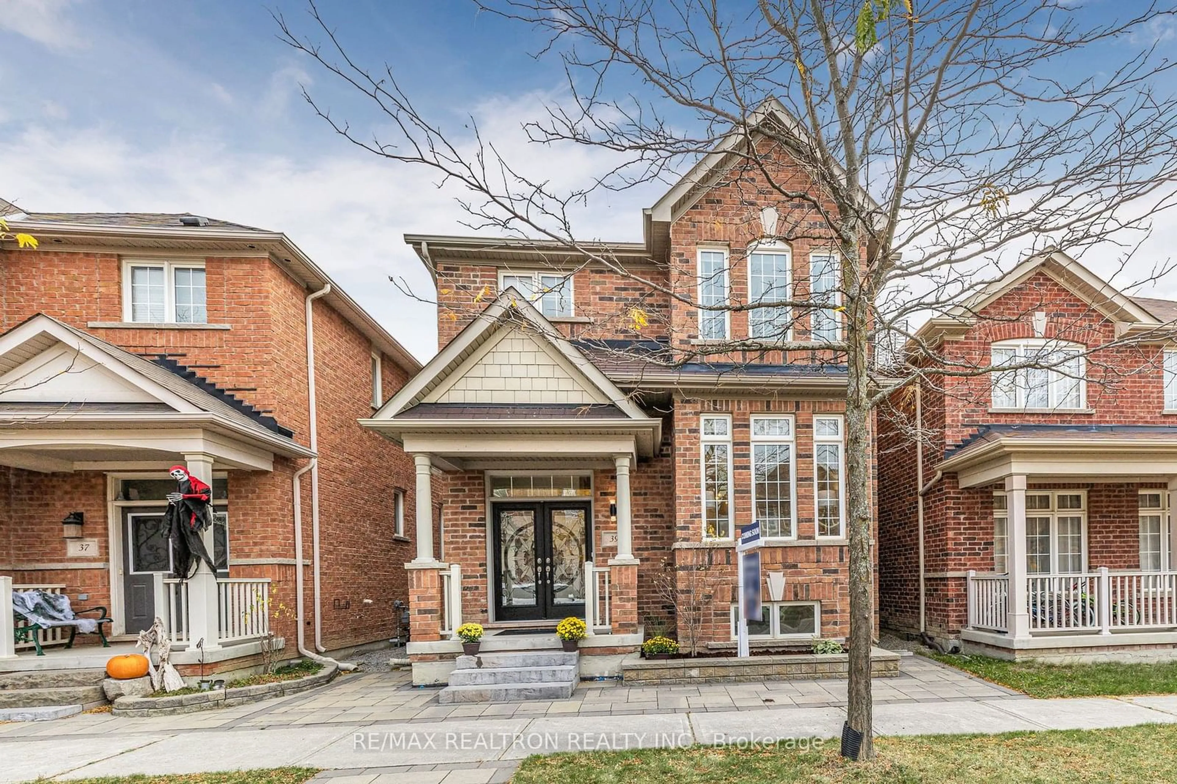 Home with brick exterior material for 39 Pyneside St, Markham Ontario L6B 0R7