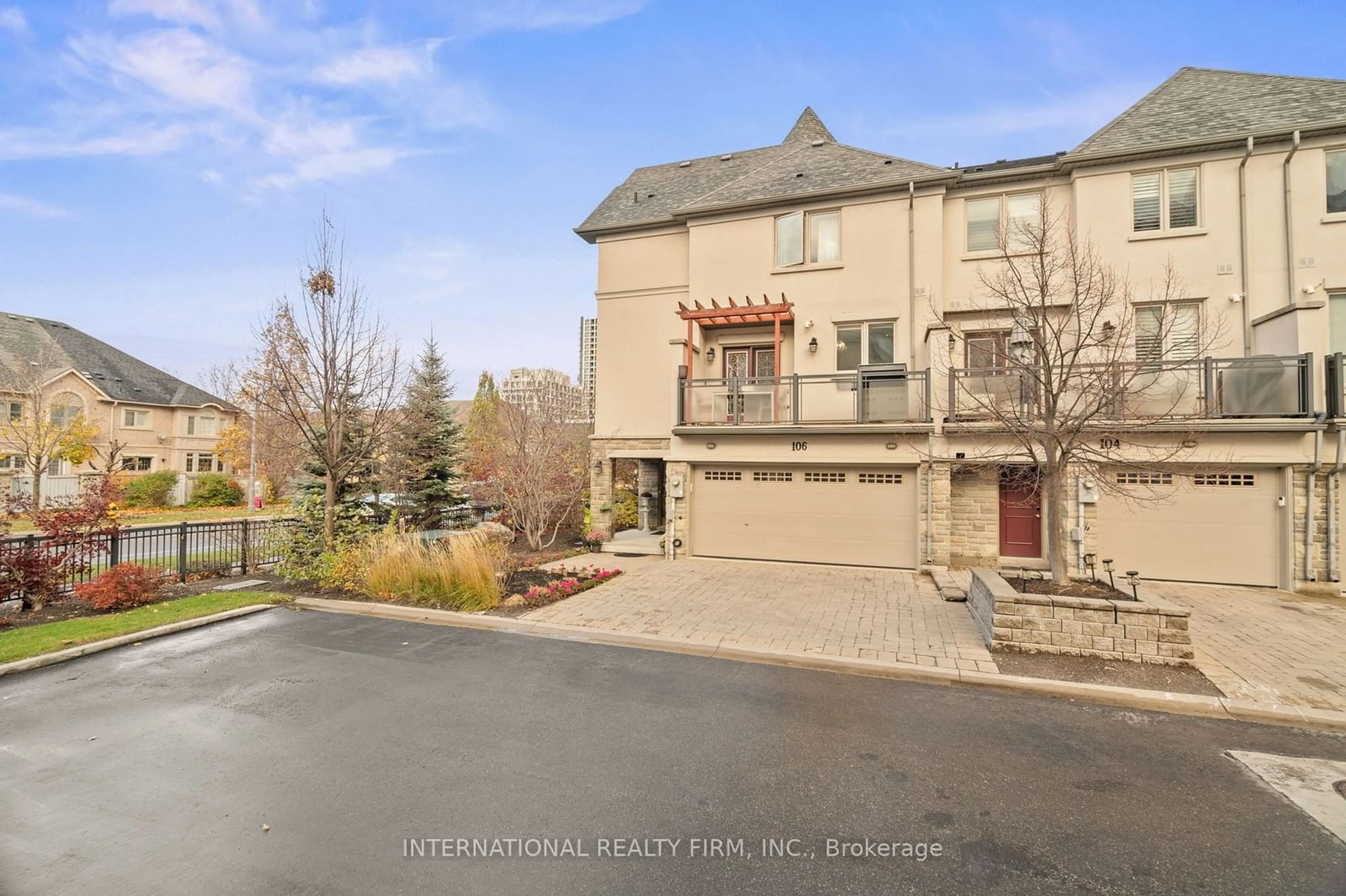 A pic from exterior of the house or condo, the street view for 106 Disera Dr, Vaughan Ontario L4J 0G8