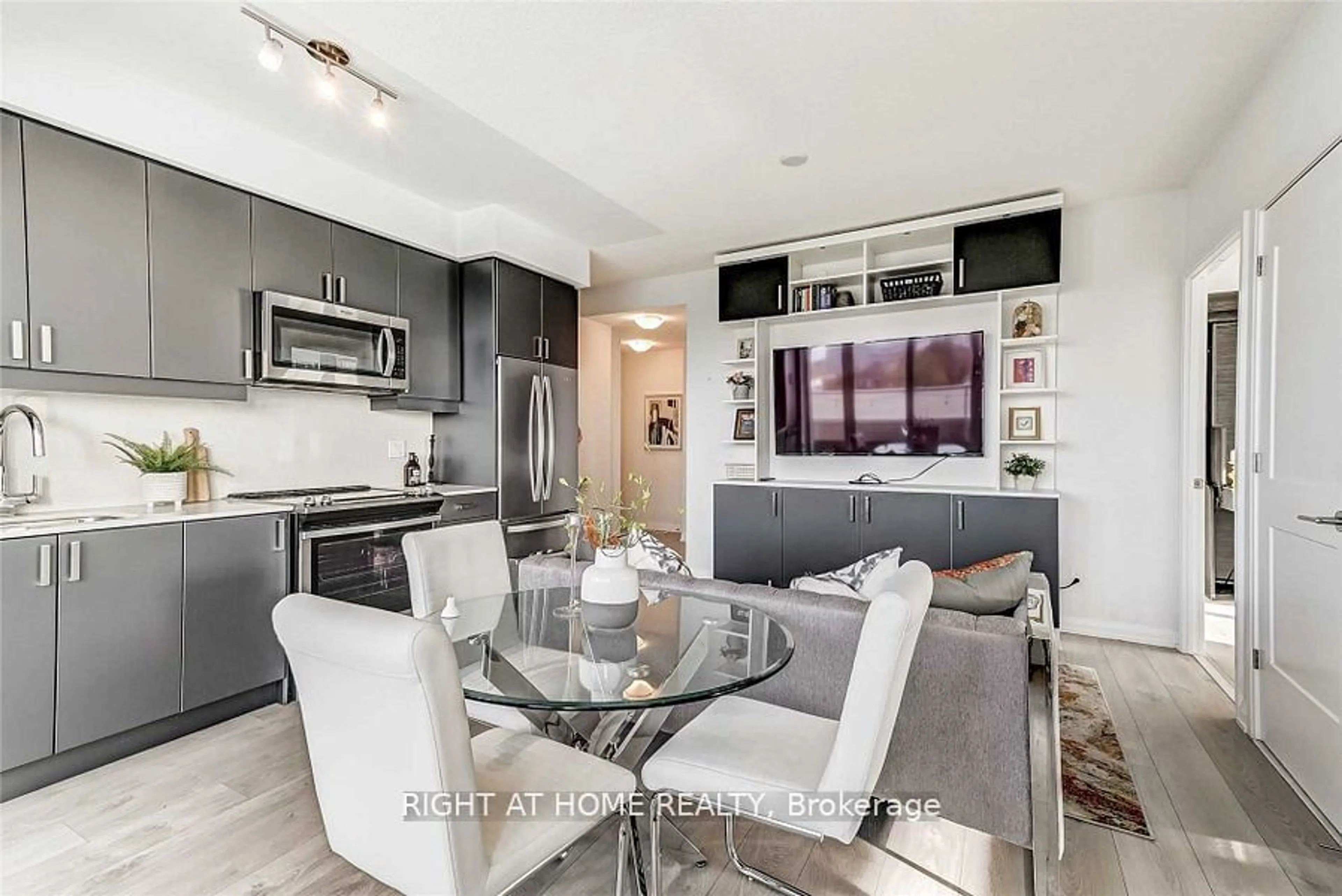 Open concept kitchen for 7895 Jane St #213, Vaughan Ontario L4K 2M7