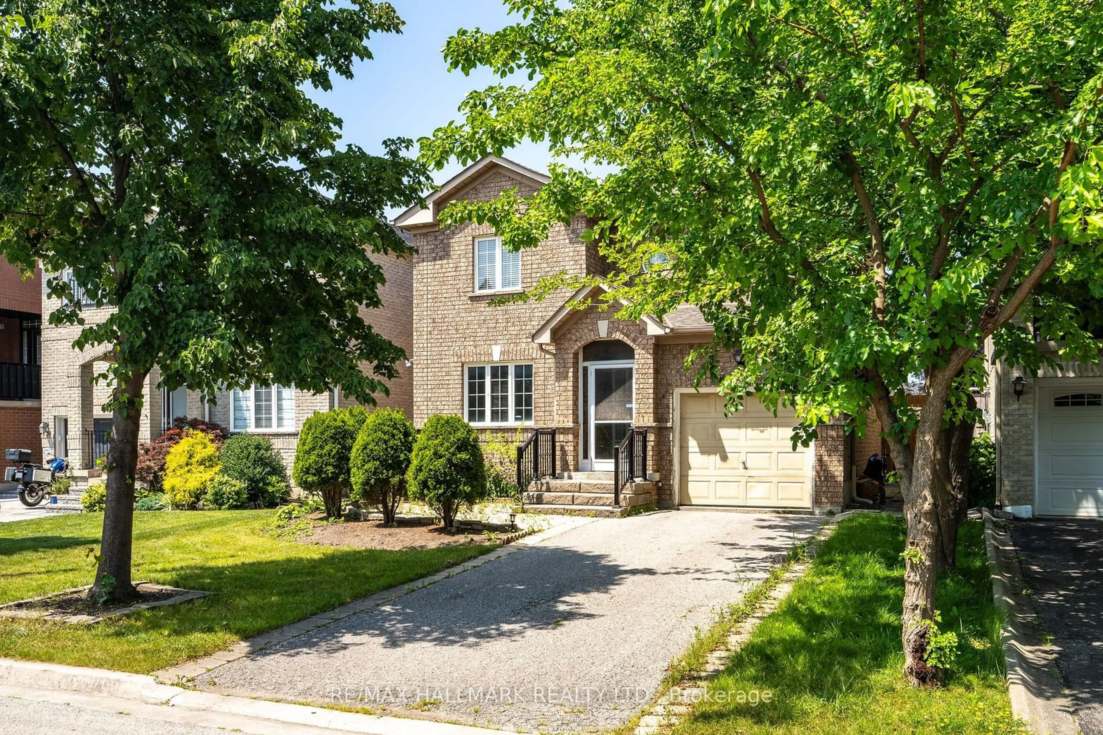 Frontside or backside of a home, the street view for 44 Wildberry Cres, Vaughan Ontario L4H 2C6