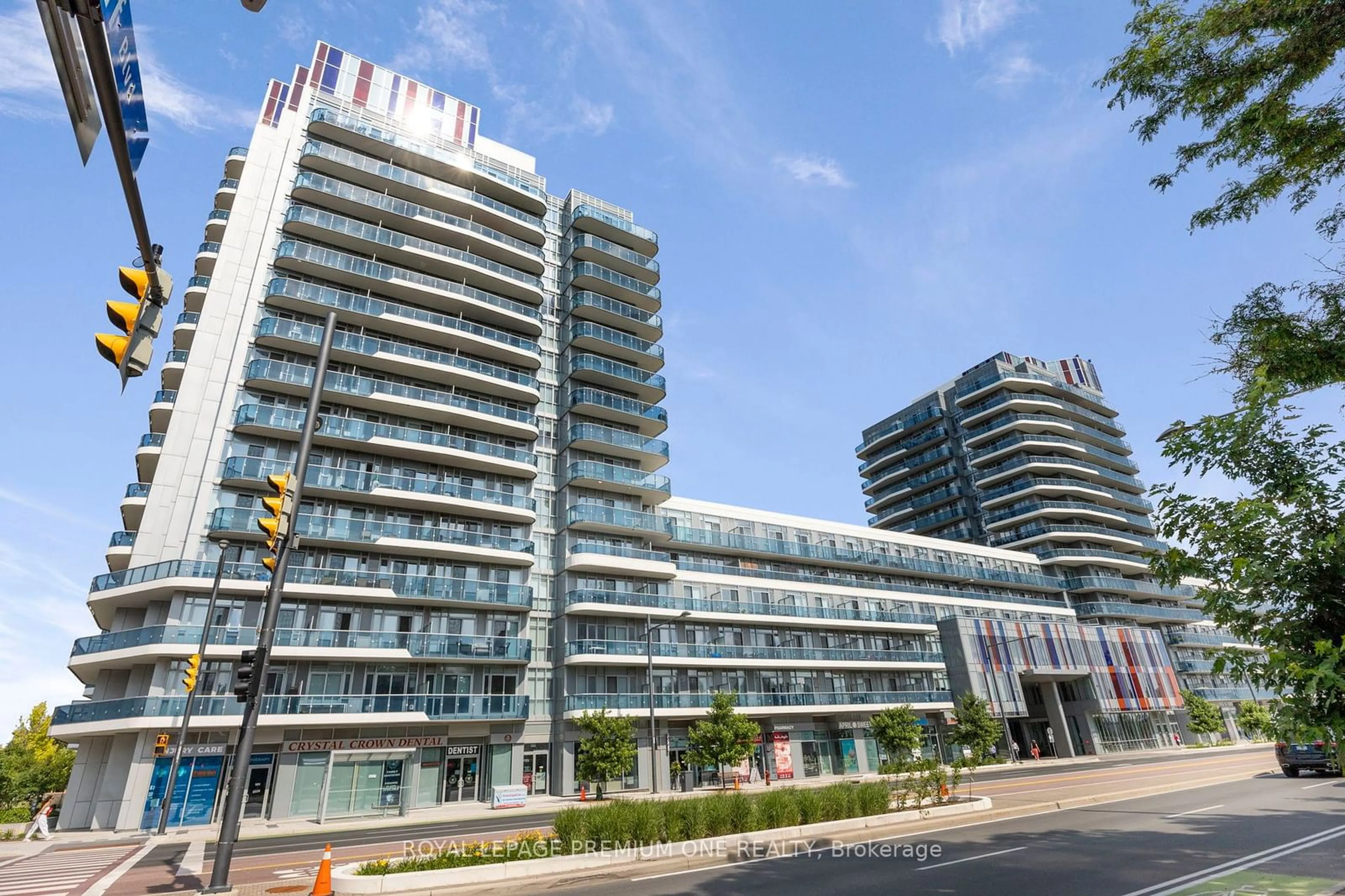 A pic from exterior of the house or condo, the front or back of building for 9471 Yonge St #1514, Richmond Hill Ontario L4C 1V5