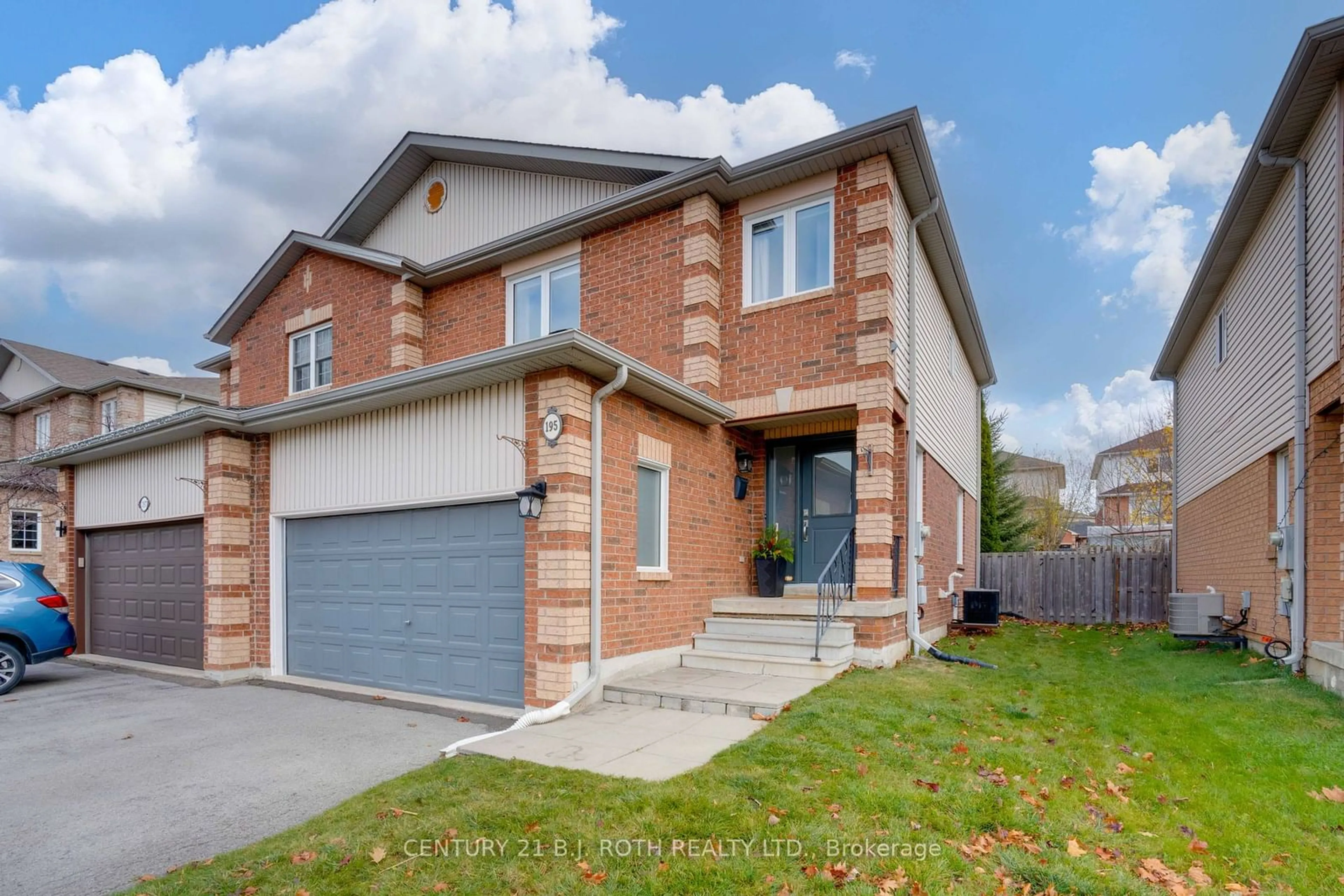 Home with brick exterior material for 195 Professor Day Dr, Bradford West Gwillimbury Ontario L3Z 3C2
