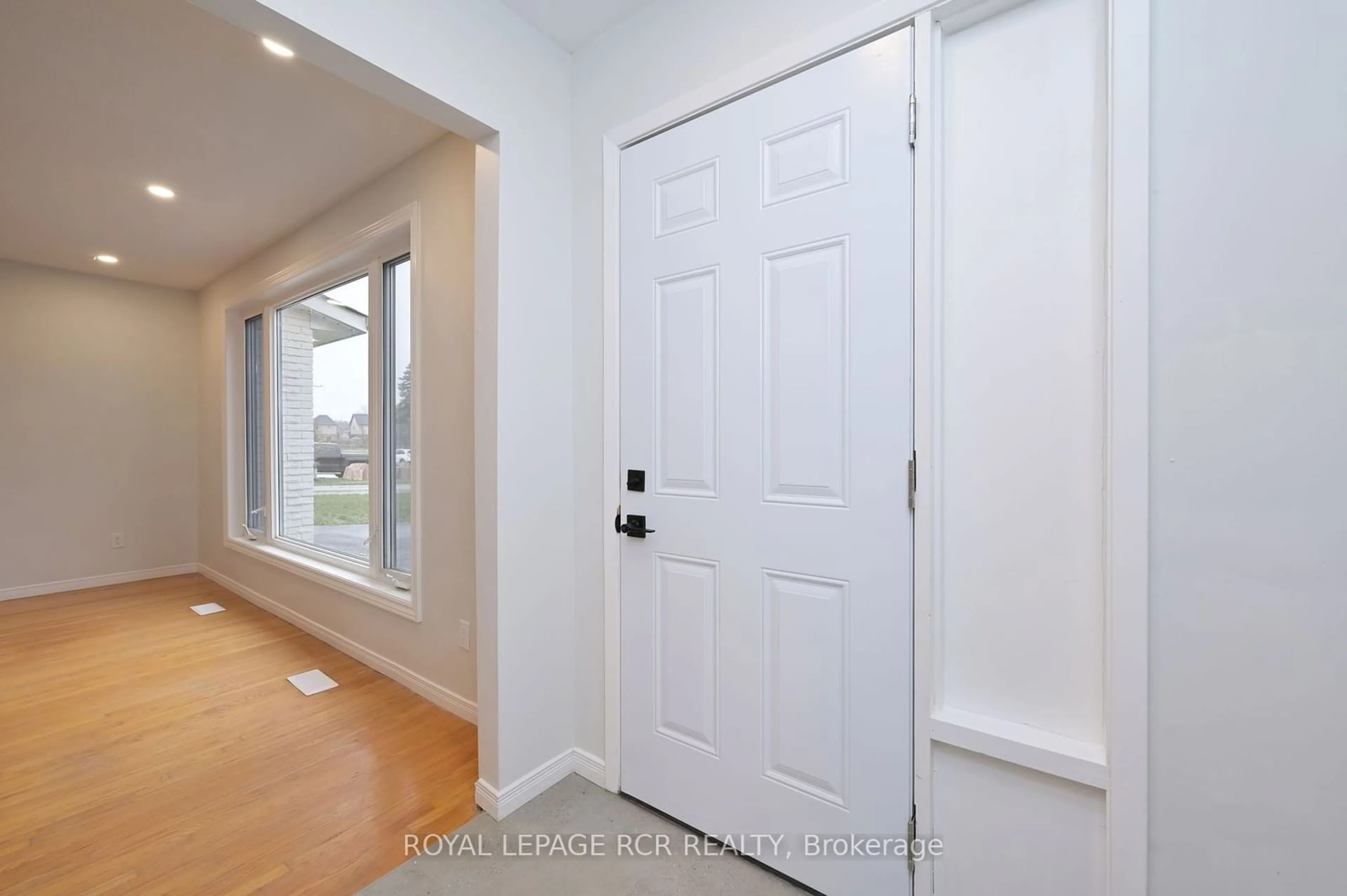 Indoor entryway, wood floors for 15 McKeown St, New Tecumseth Ontario L0G 1A0