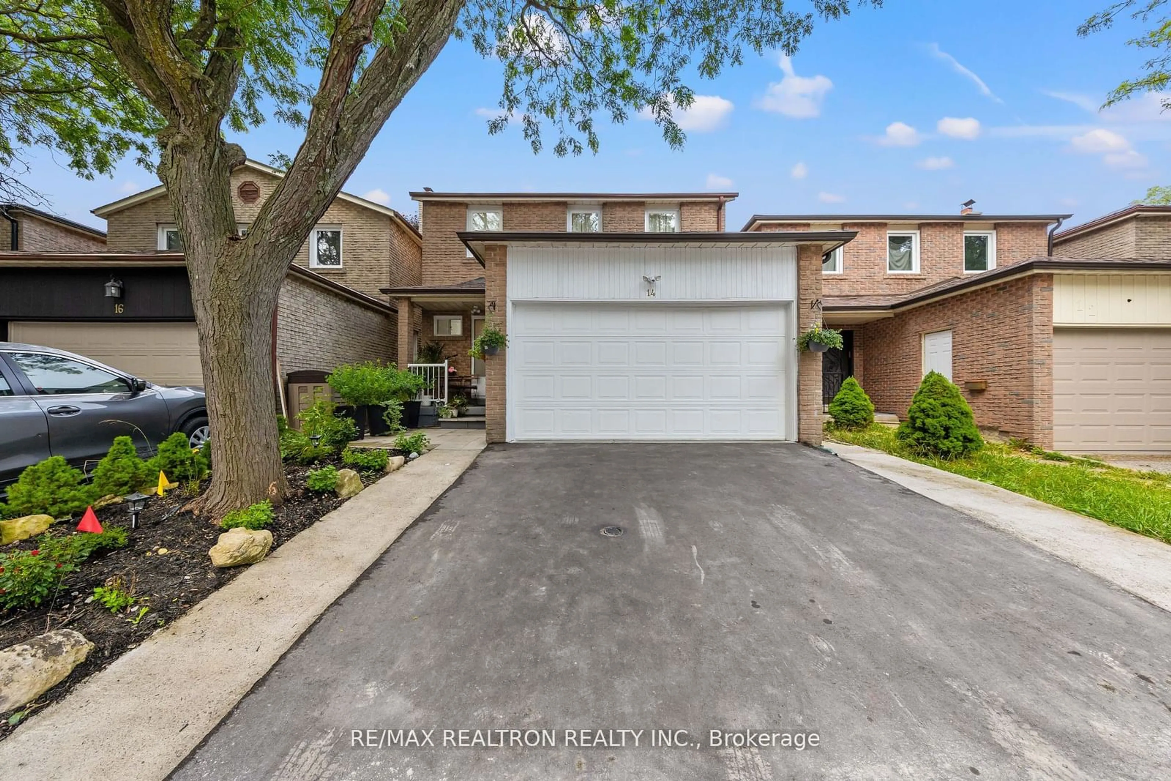 A pic from exterior of the house or condo, the street view for 14 Mortimer Crt, Vaughan Ontario L4J 2P8