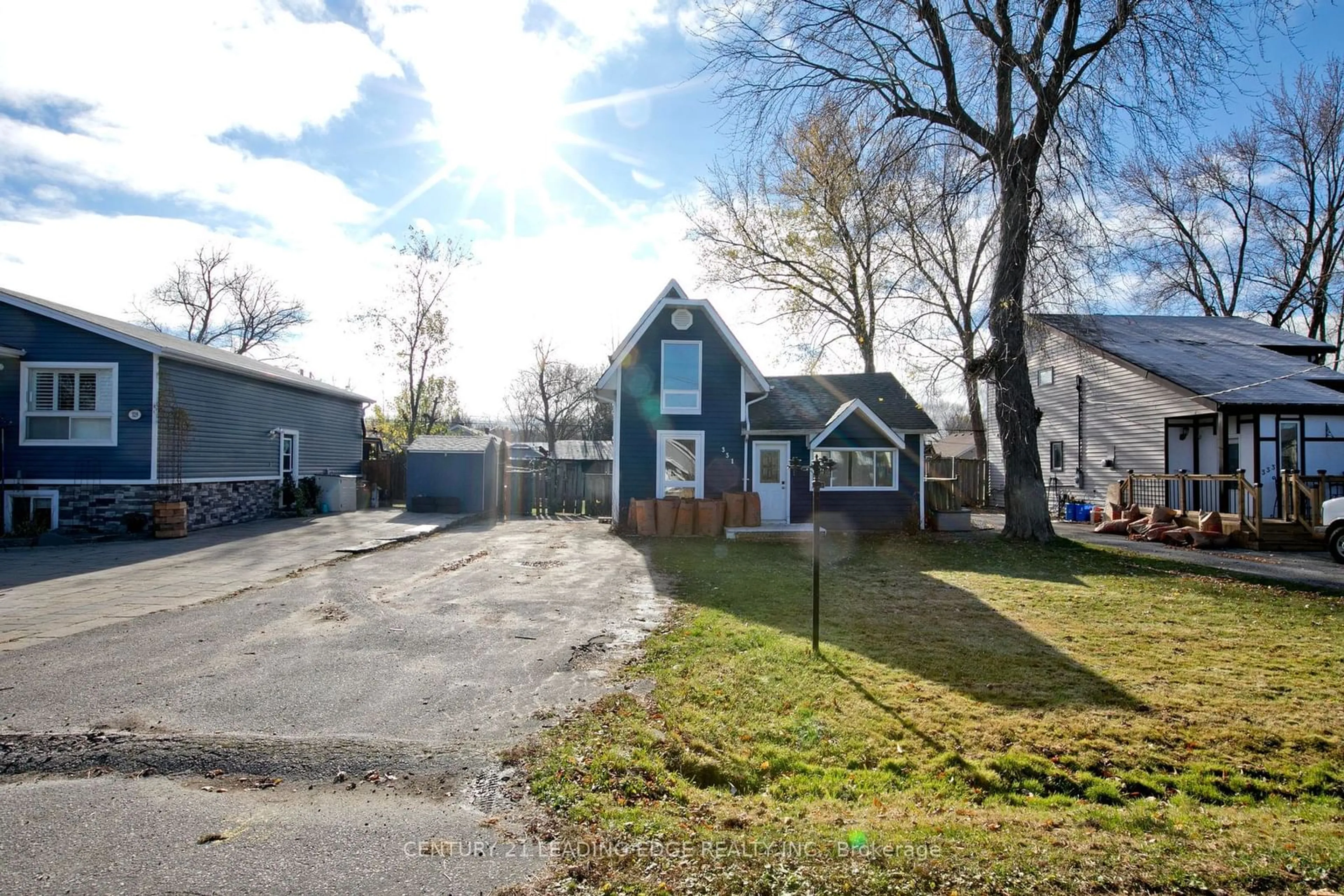 Frontside or backside of a home, the street view for 331 Pasadena Dr, Georgina Ontario L4P 2Z2