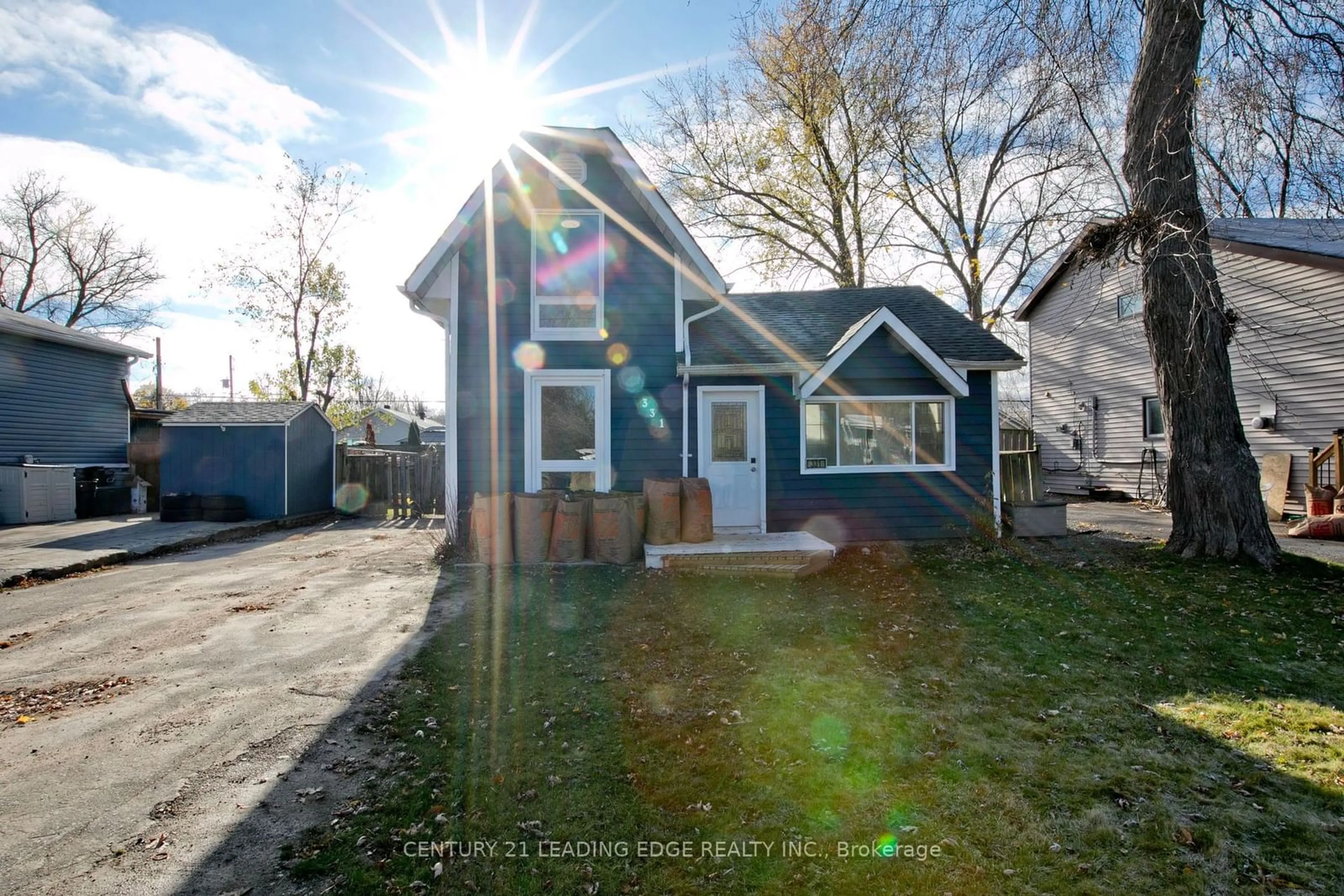 Frontside or backside of a home, the street view for 331 Pasadena Dr, Georgina Ontario L4P 2Z2