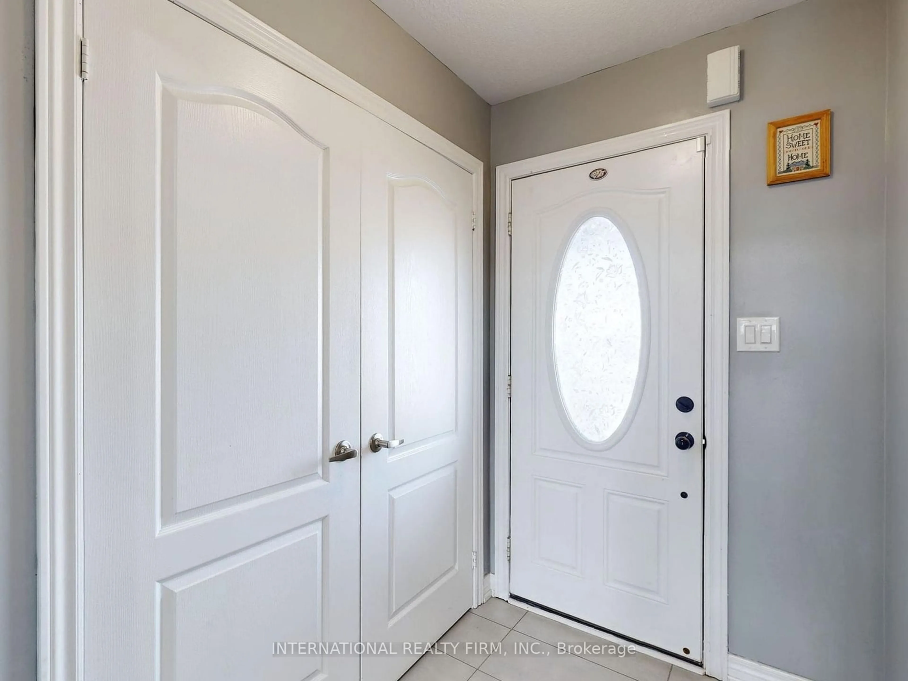 Indoor entryway, not visible floor for 110 Swenson St, New Tecumseth Ontario L9R 0K2