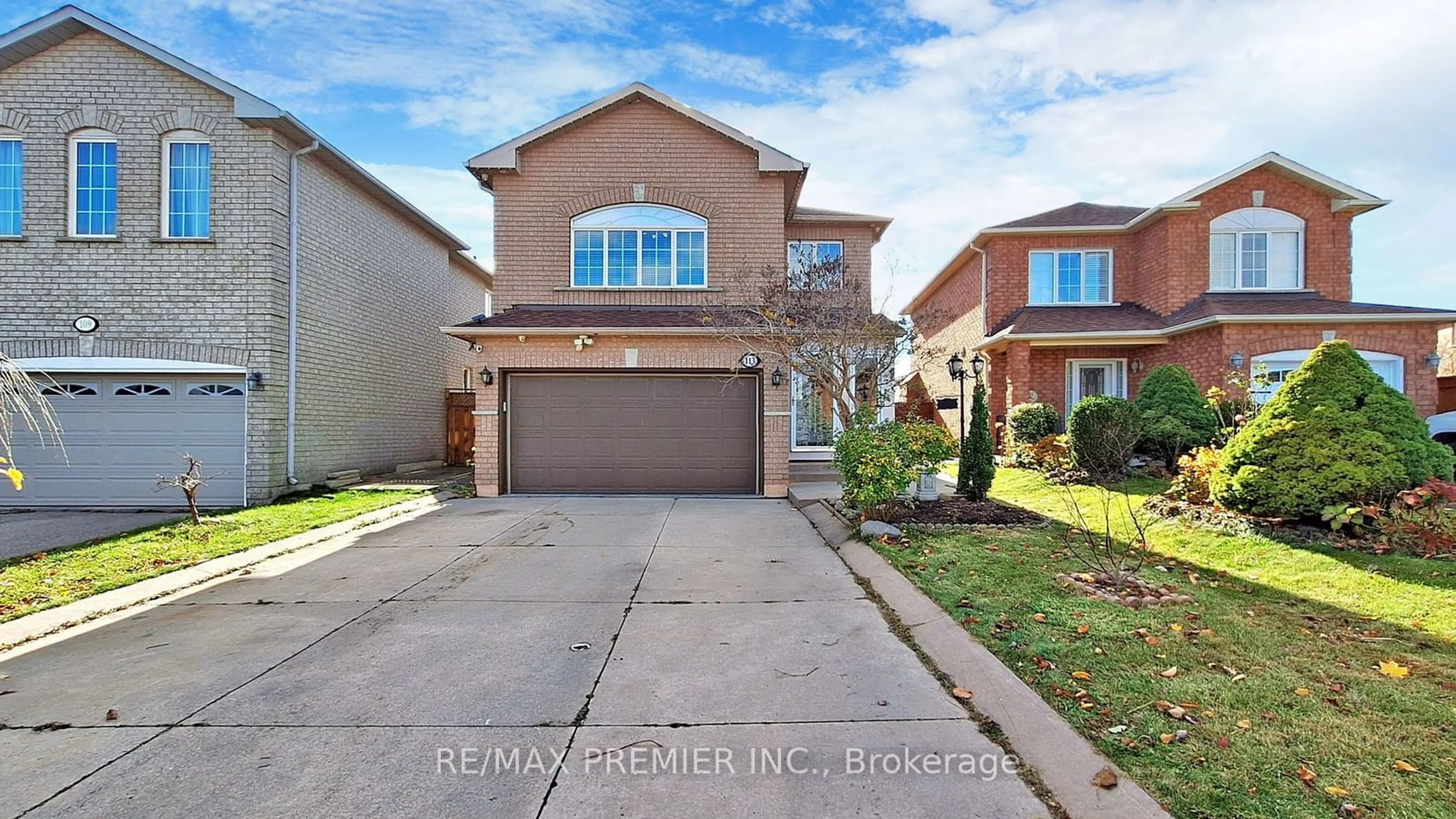 Frontside or backside of a home, the street view for 113 Solway Ave, Vaughan Ontario L6A 2X1