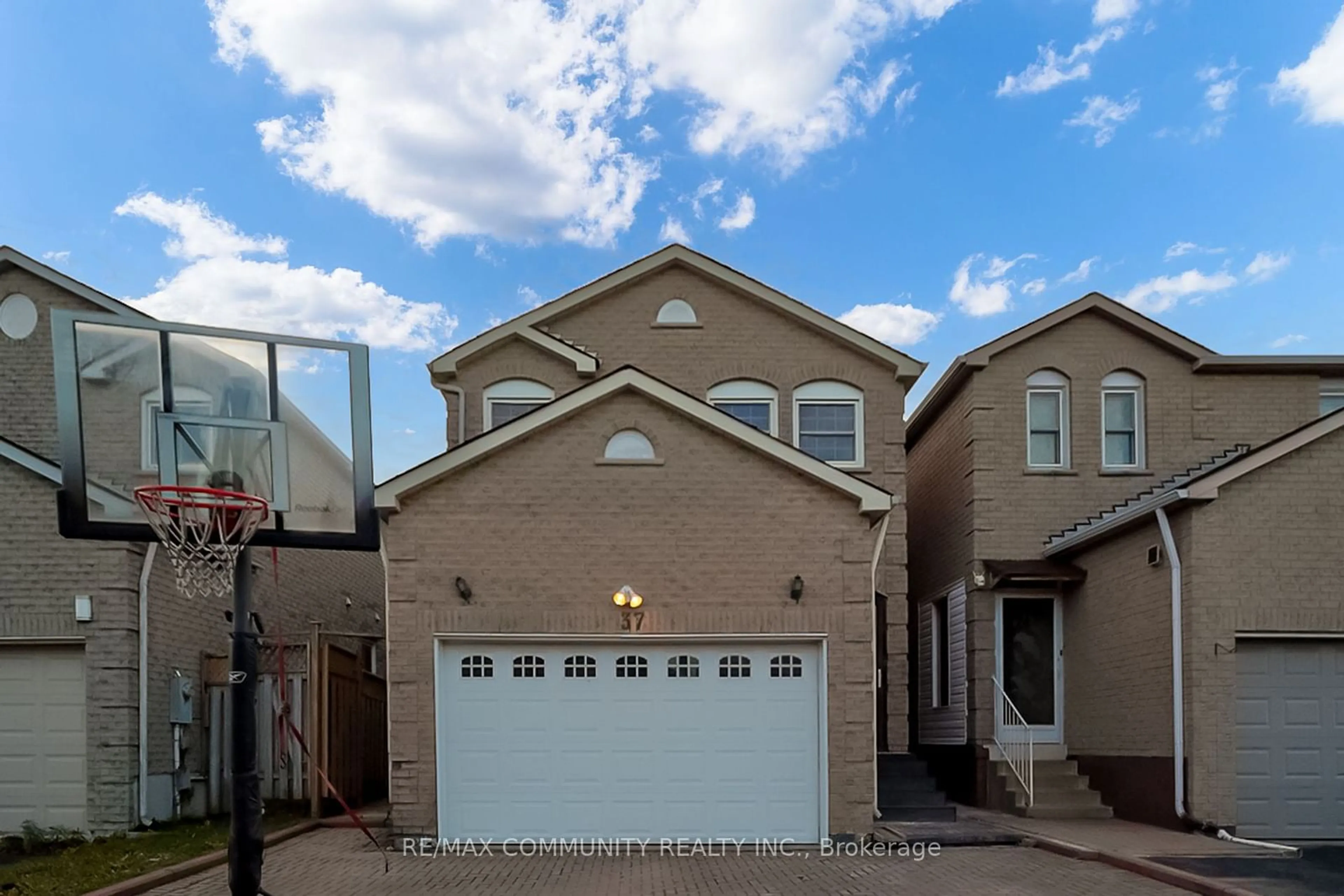 Frontside or backside of a home, the street view for 37 Irenemount Cres, Markham Ontario L3S 3C4