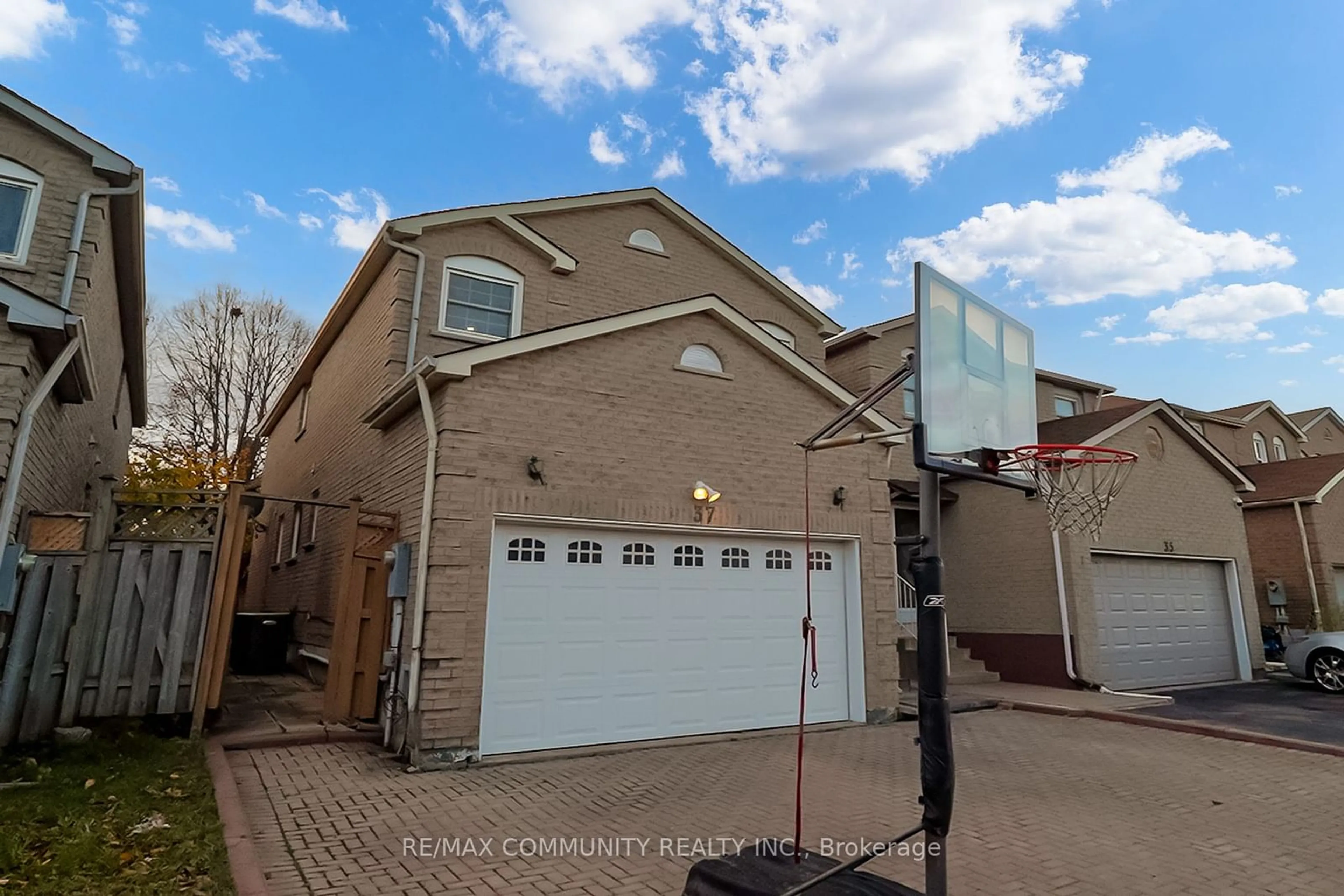 A pic from exterior of the house or condo, the street view for 37 Irenemount Cres, Markham Ontario L3S 3C4