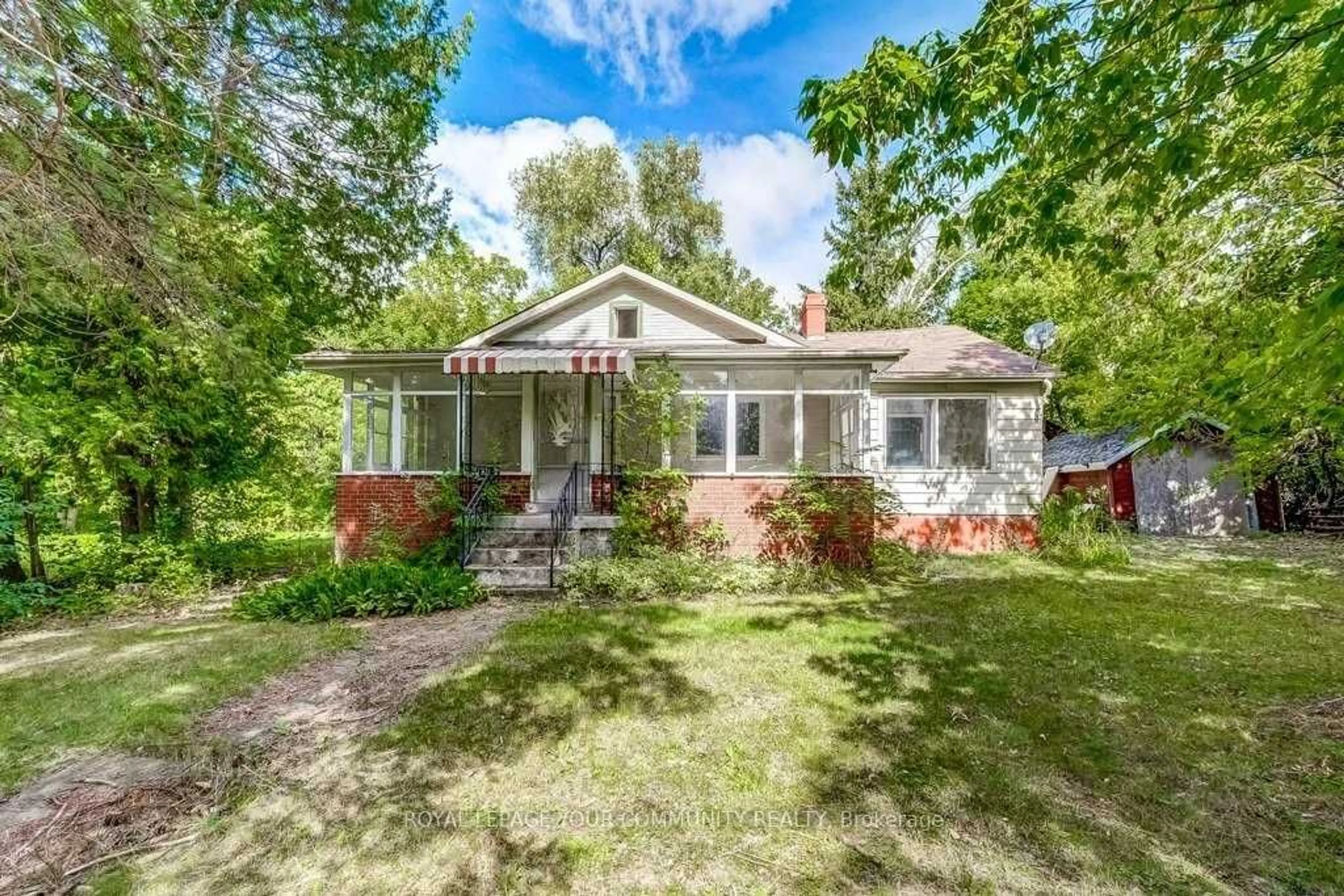 Frontside or backside of a home, cottage for 108 Yongehurst Rd, Richmond Hill Ontario L4C 3T2