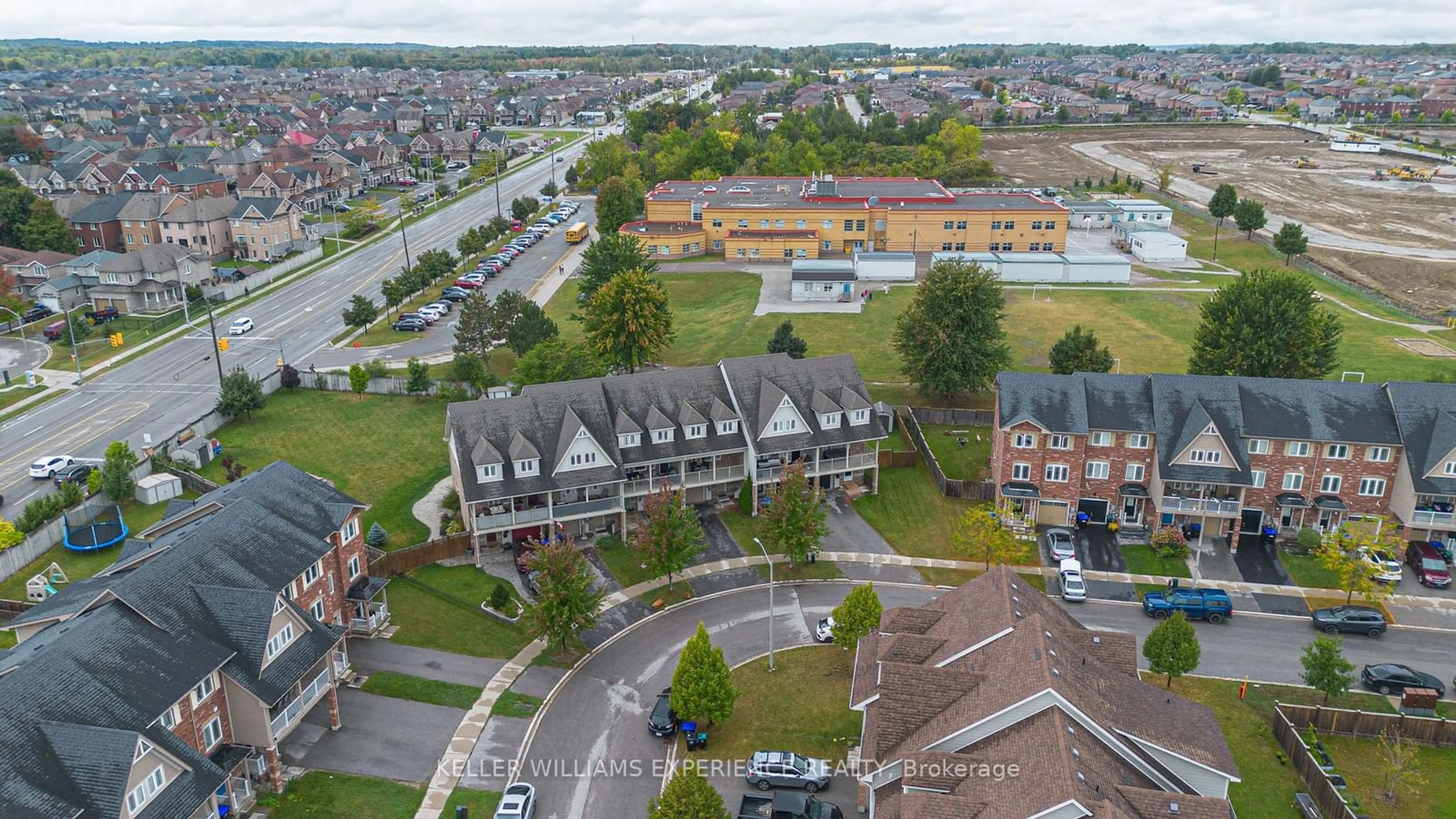 A pic from exterior of the house or condo, the street view for 1299 Coleman Cres, Innisfil Ontario L9S 0G6