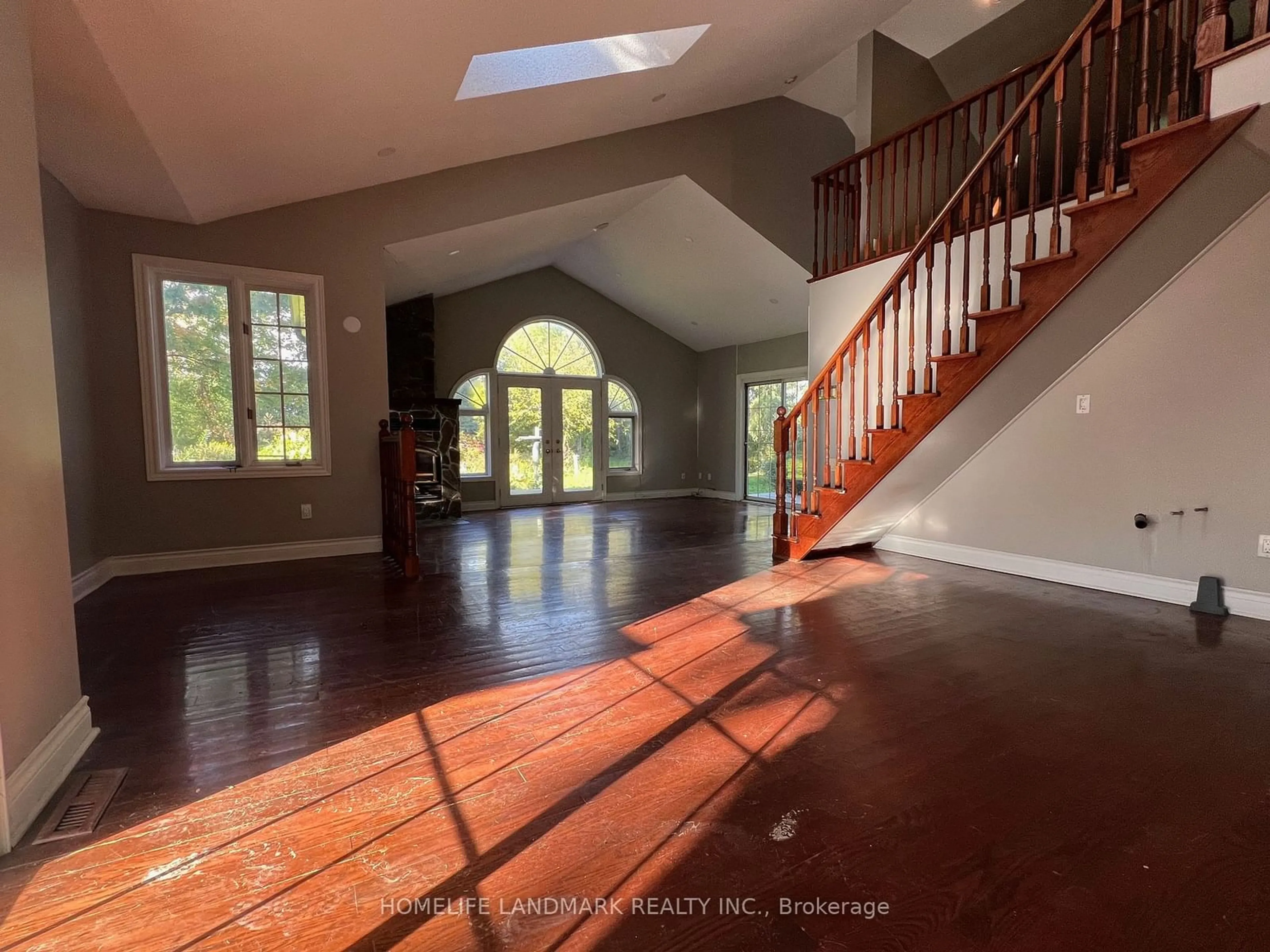 Indoor entryway, wood floors for 200 Gormley Rd, Richmond Hill Ontario L4E 1A2