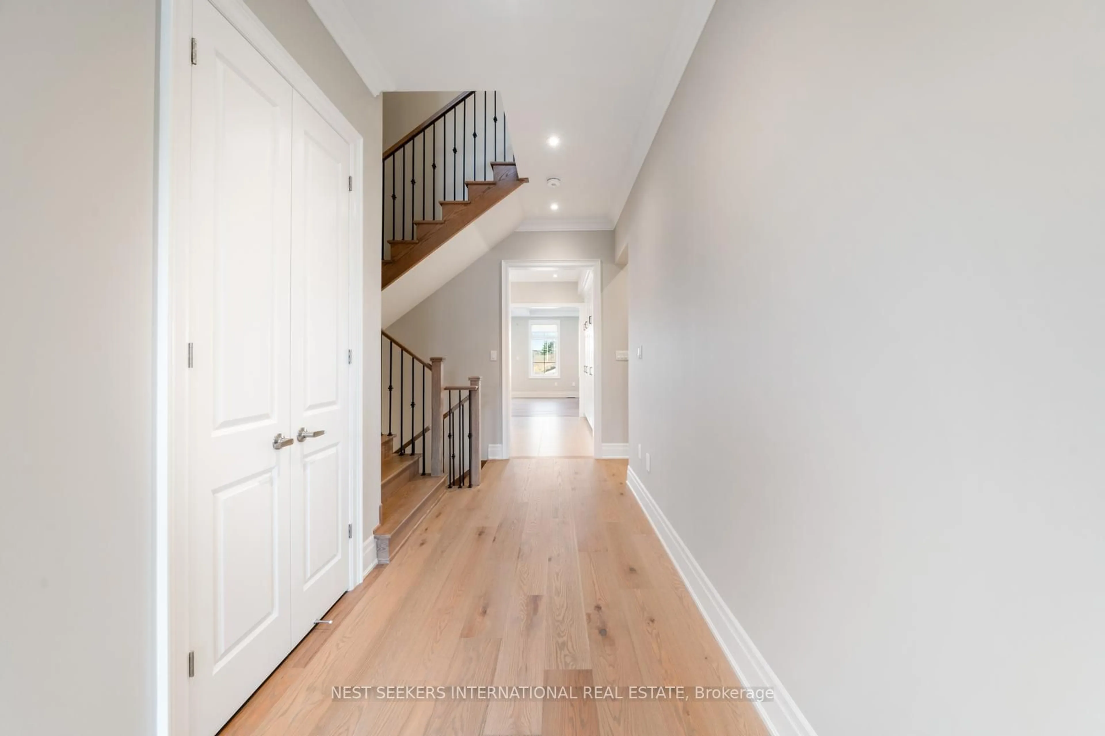 Indoor entryway, wood floors for 18 Nick Deluca Crt, Vaughan Ontario L4L 1A6