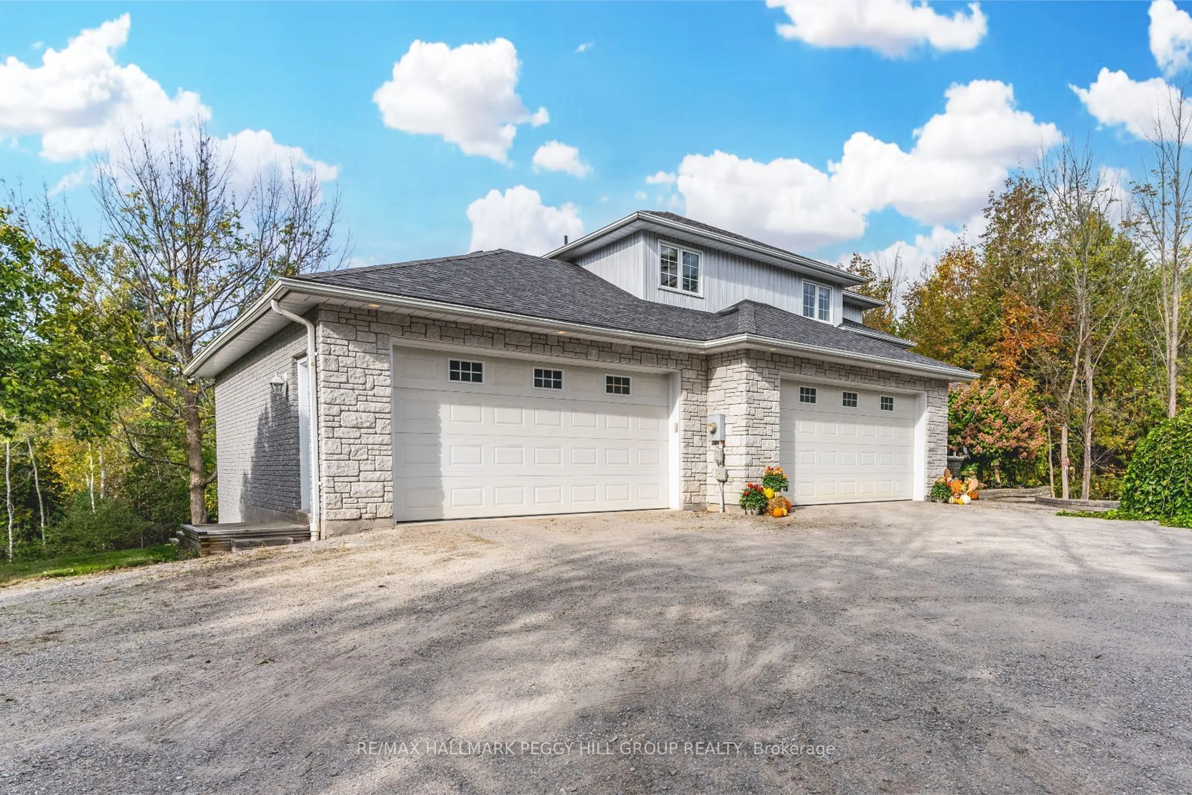 Indoor garage, cement floor for 2320 7th Line, Innisfil Ontario L9S 4H5