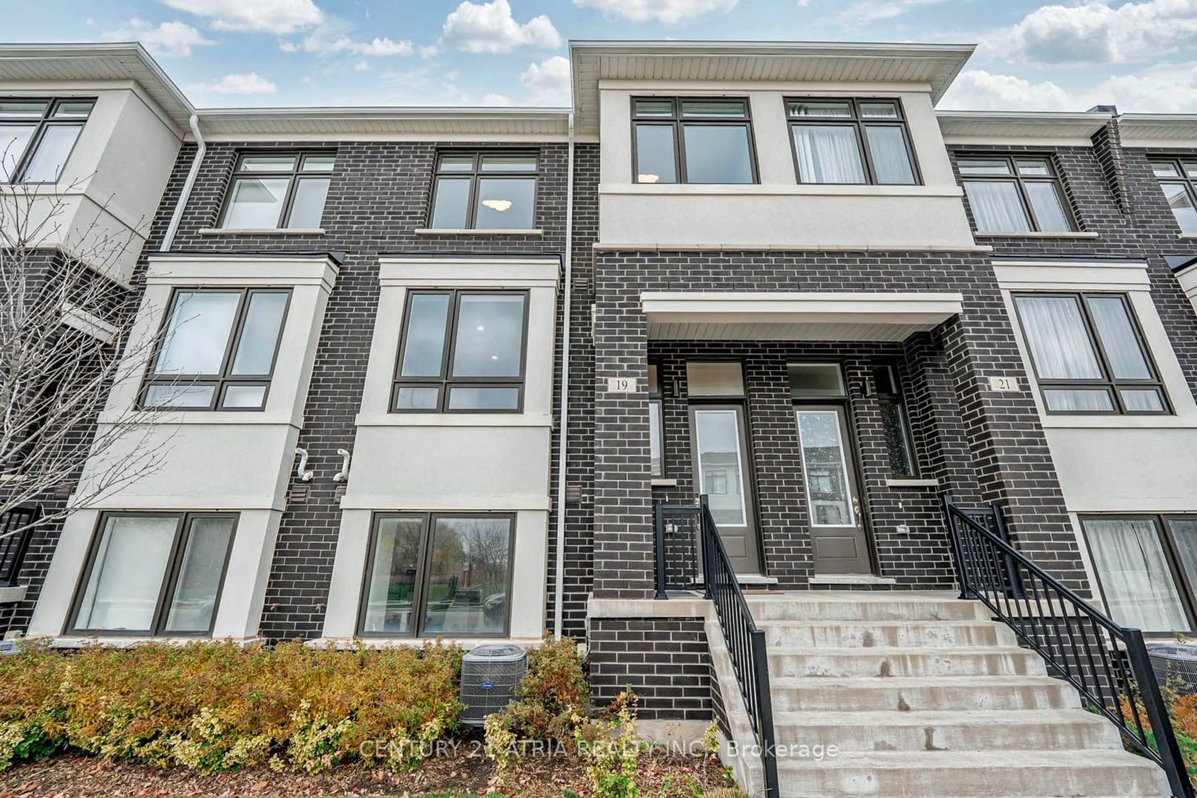 Home with brick exterior material for 19 William Russell Lane, Richmond Hill Ontario L4C 5S6