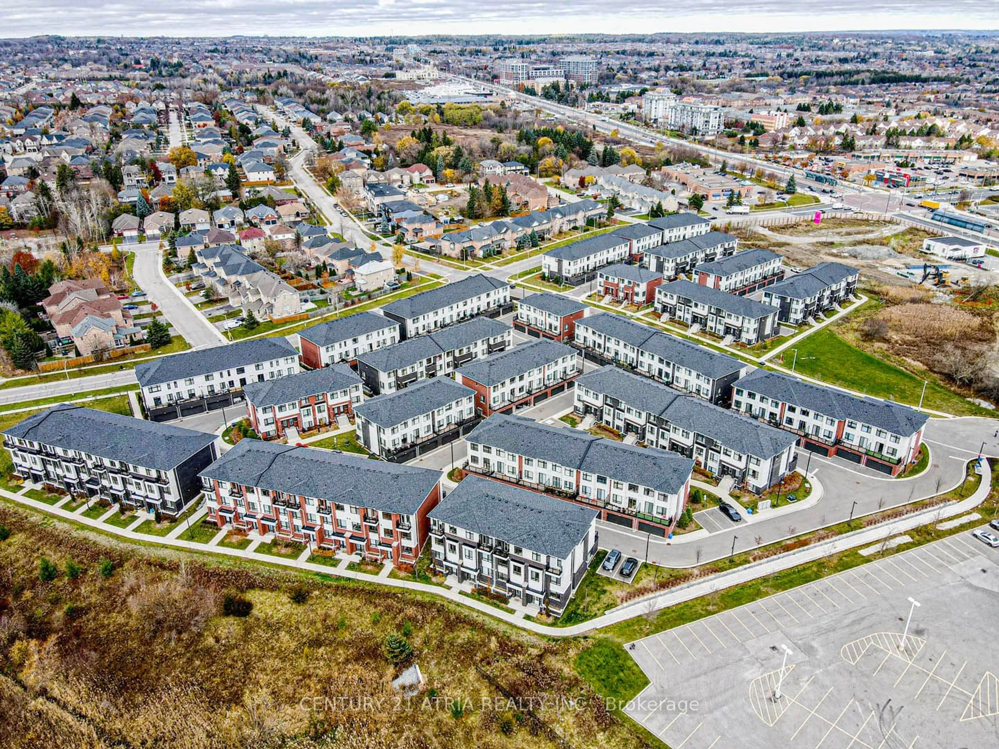 A pic from exterior of the house or condo, the view of city buildings for 19 William Russell Lane, Richmond Hill Ontario L4C 5S6