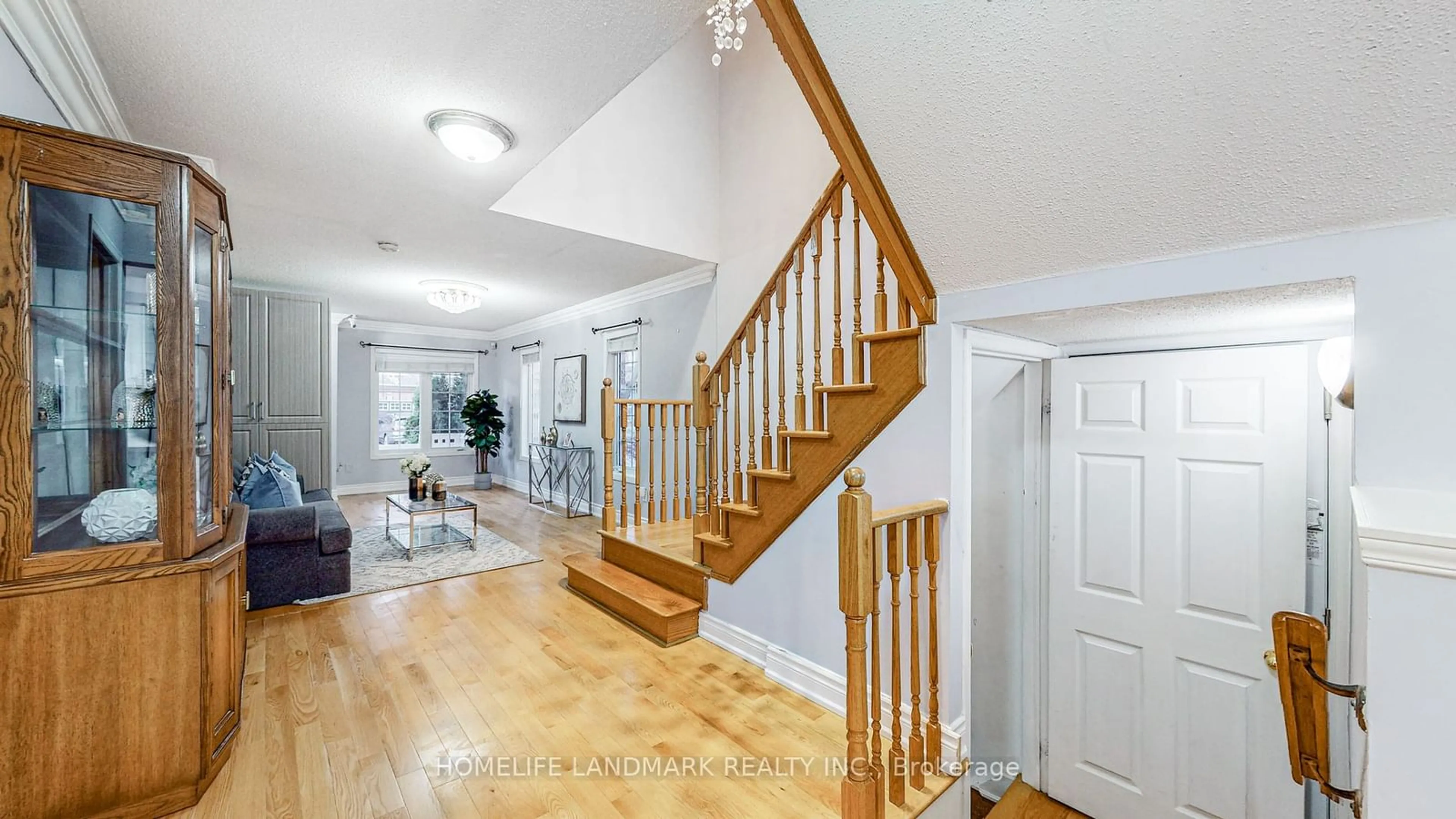 Indoor foyer, wood floors for 29 Lucerne Dr, Vaughan Ontario L4H 2Y2