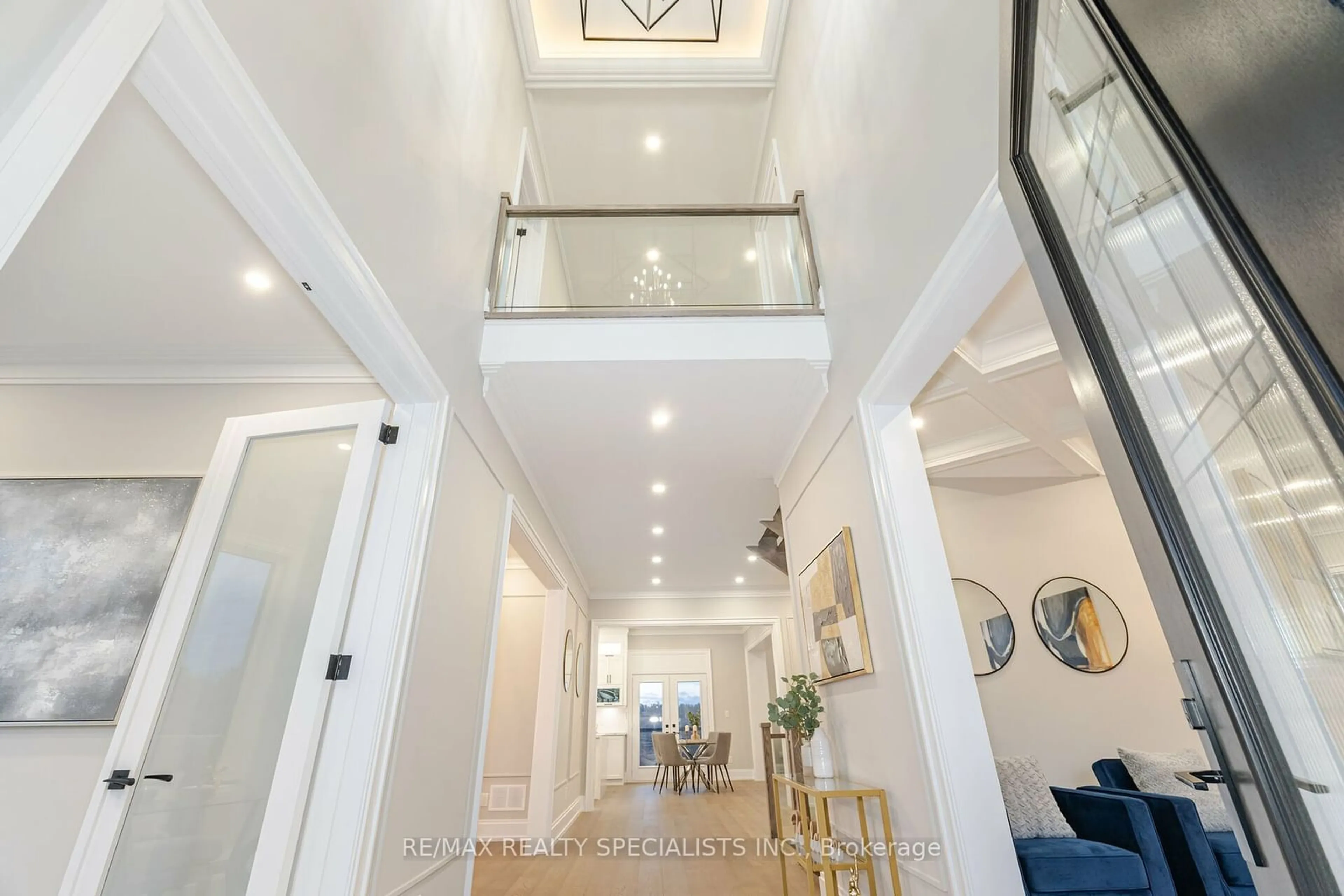 Indoor foyer, wood floors for 595 Kleinburg Summit Way, Vaughan Ontario L4H 4T5