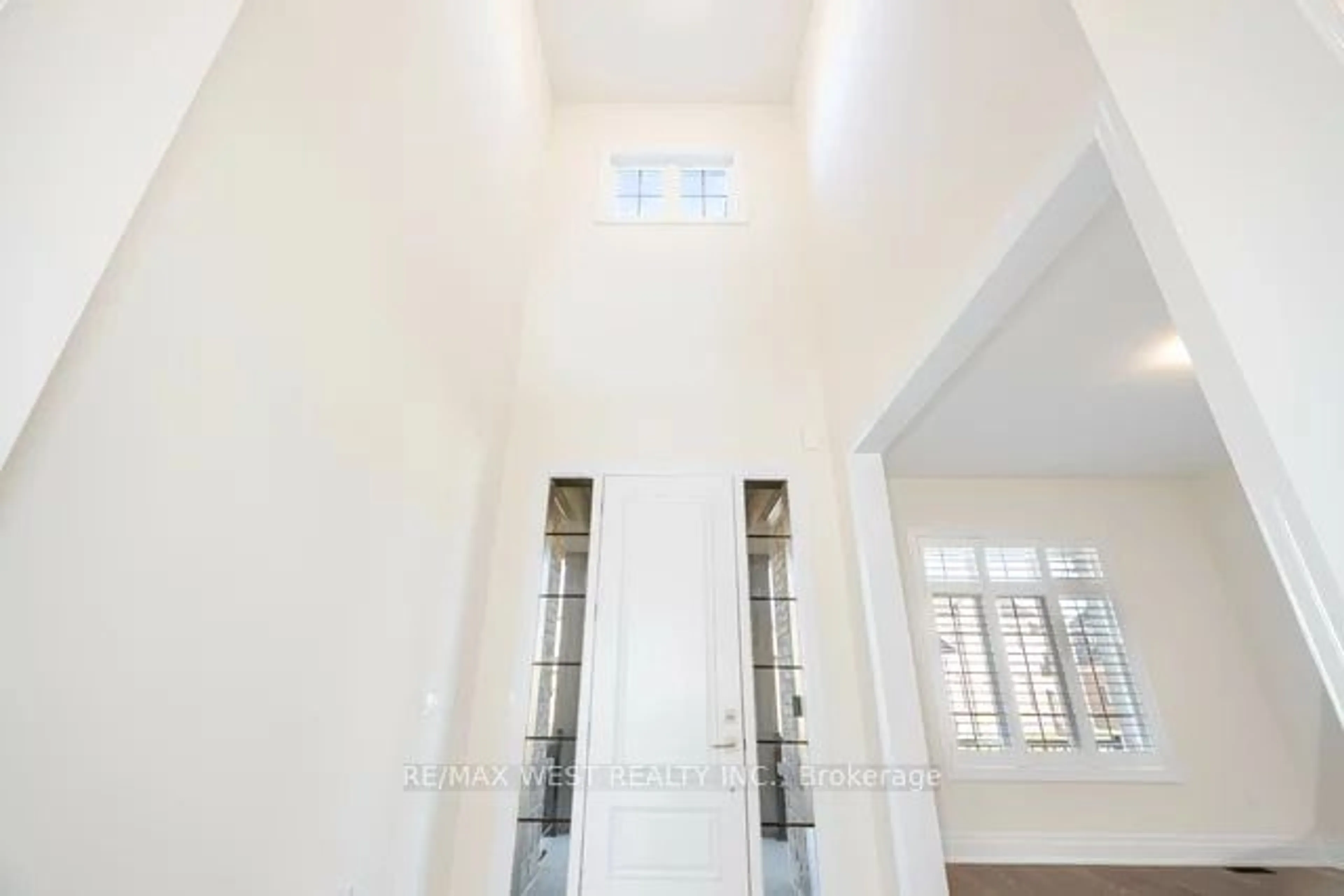 Indoor foyer, wood floors for 193 McMichael Ave, Vaughan Ontario L4H 4V9