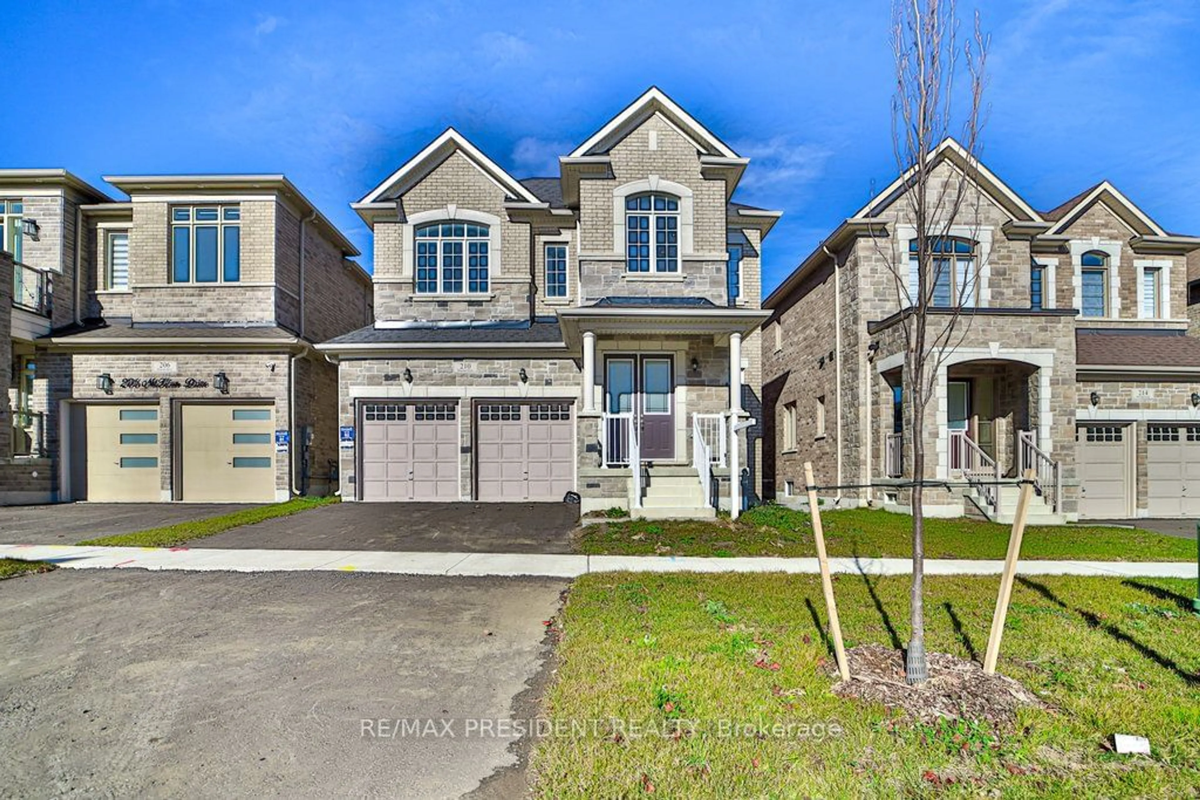 A pic from exterior of the house or condo, the street view for 210 Mckean Dr, Whitchurch-Stouffville Ontario L4A 5C2