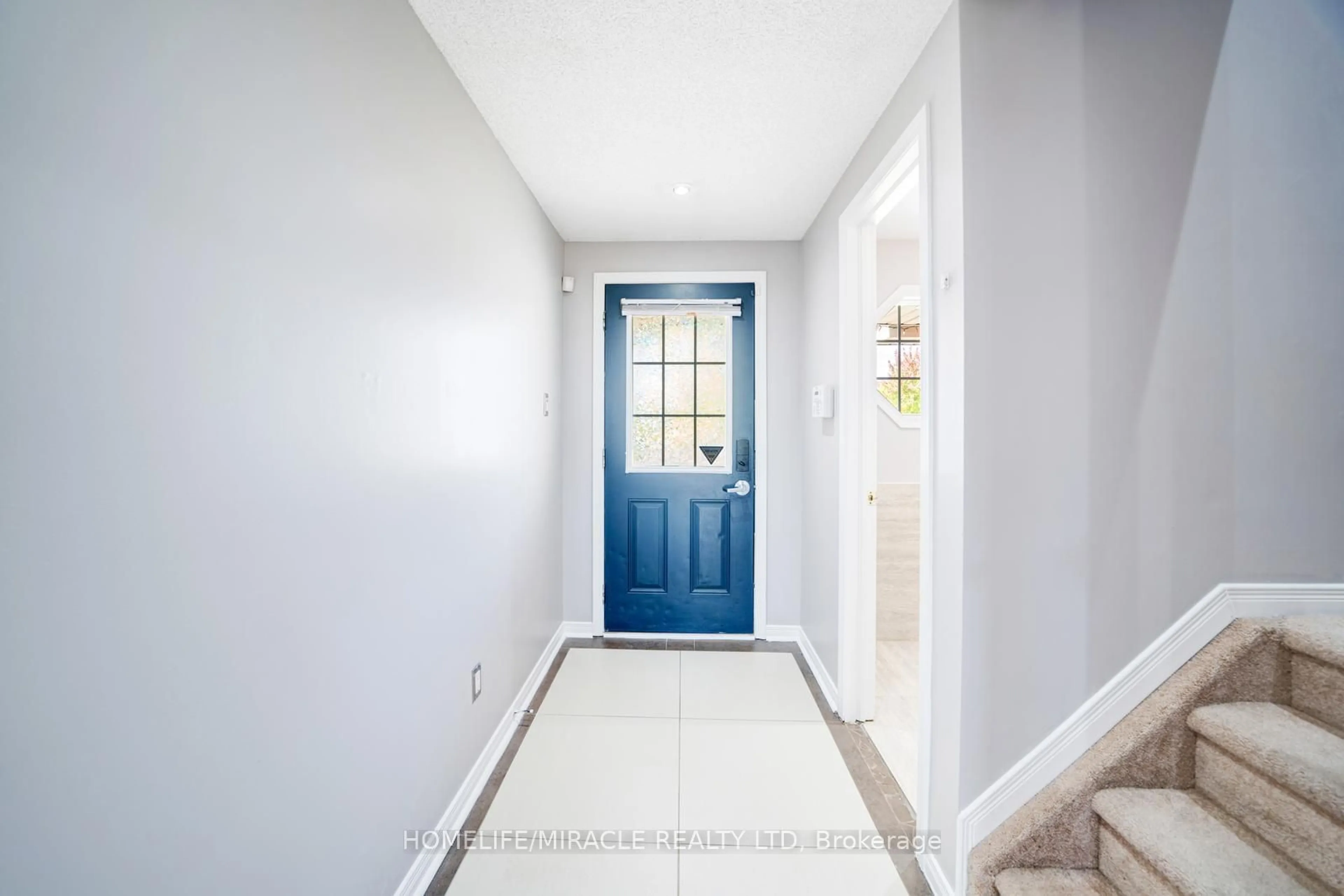 Indoor entryway, ceramic floors for 2023 Swan St, Innisfil Ontario L9S 0B5