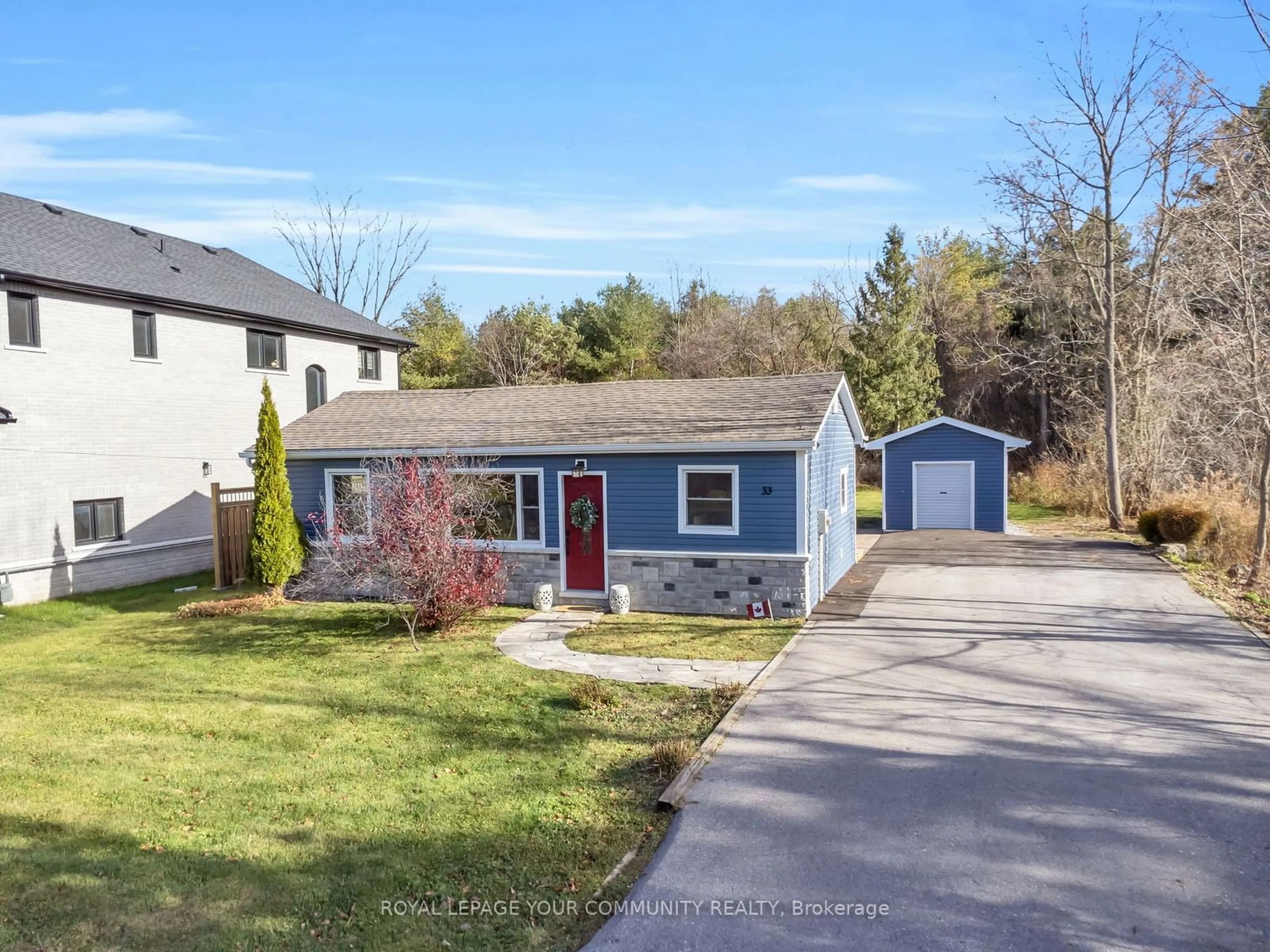 Frontside or backside of a home, cottage for 33 Sunnidale Blvd, Georgina Ontario L0E 1L0