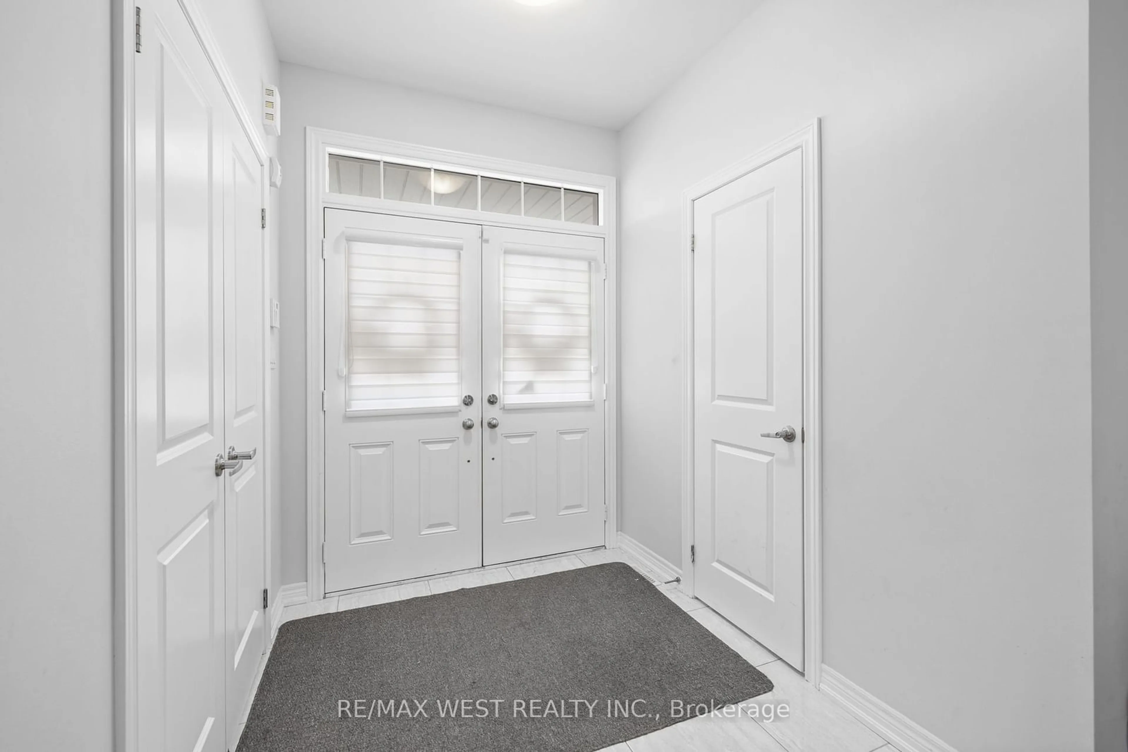 Indoor entryway, wood floors for 68 Killington Ave, Vaughan Ontario L4H 3N5