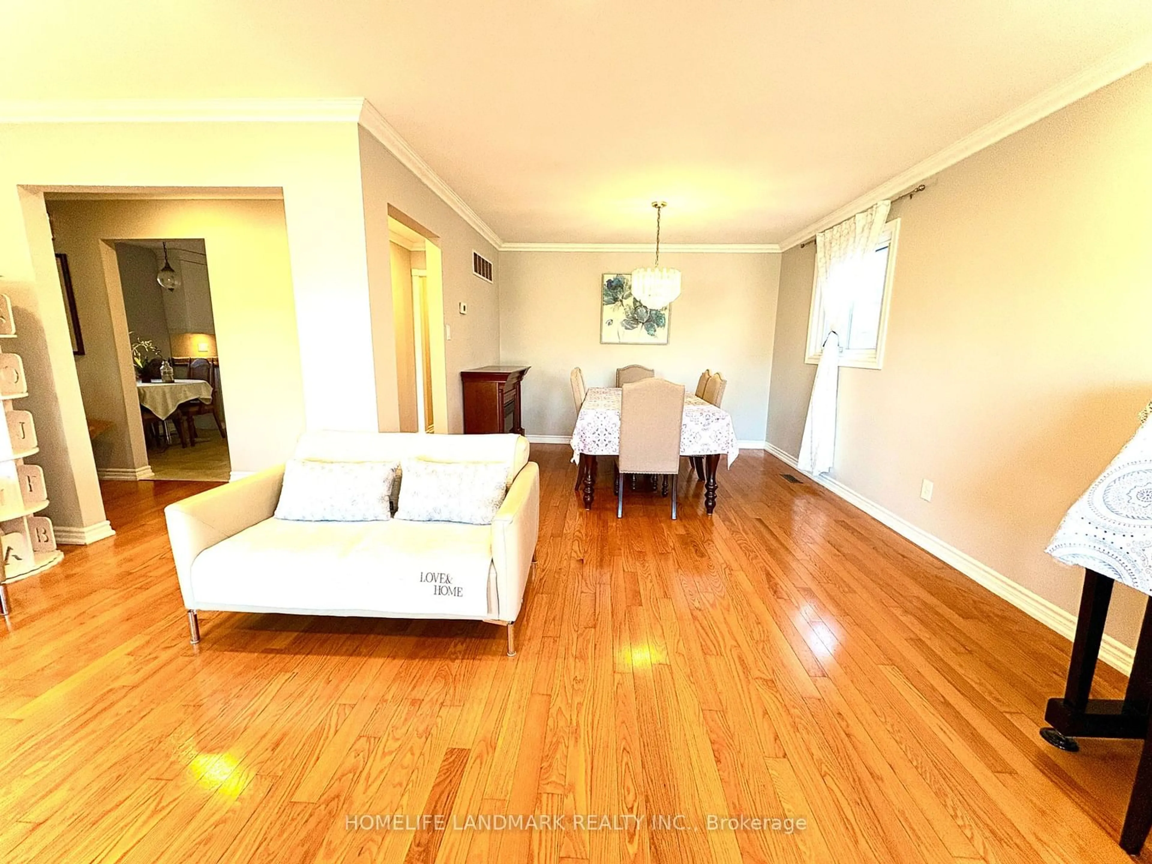 A pic of a room, wood floors for 129 GLEN SHIELDS Ave, Vaughan Ontario L4K 1S9