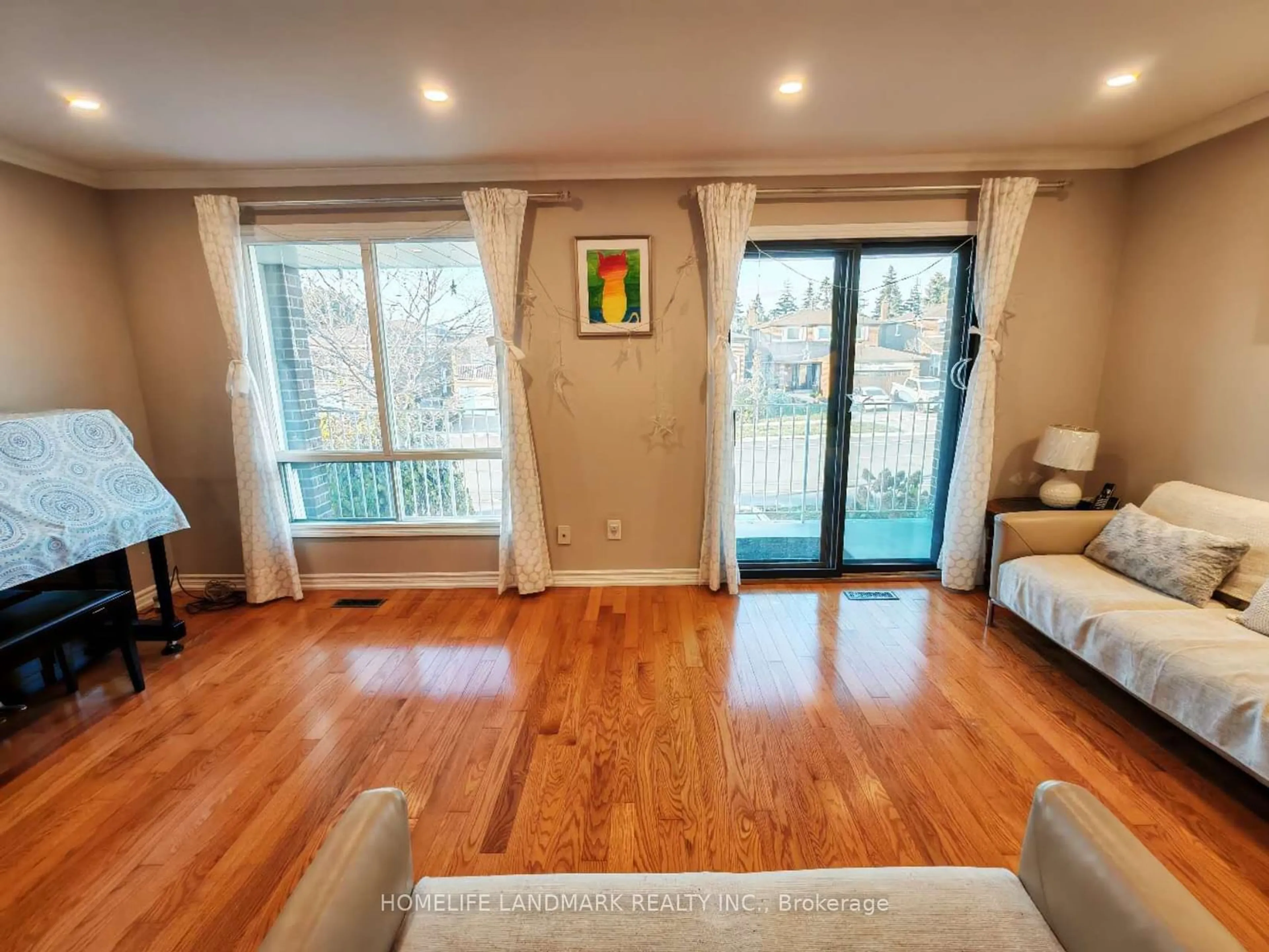 A pic of a room, wood floors for 129 GLEN SHIELDS Ave, Vaughan Ontario L4K 1S9